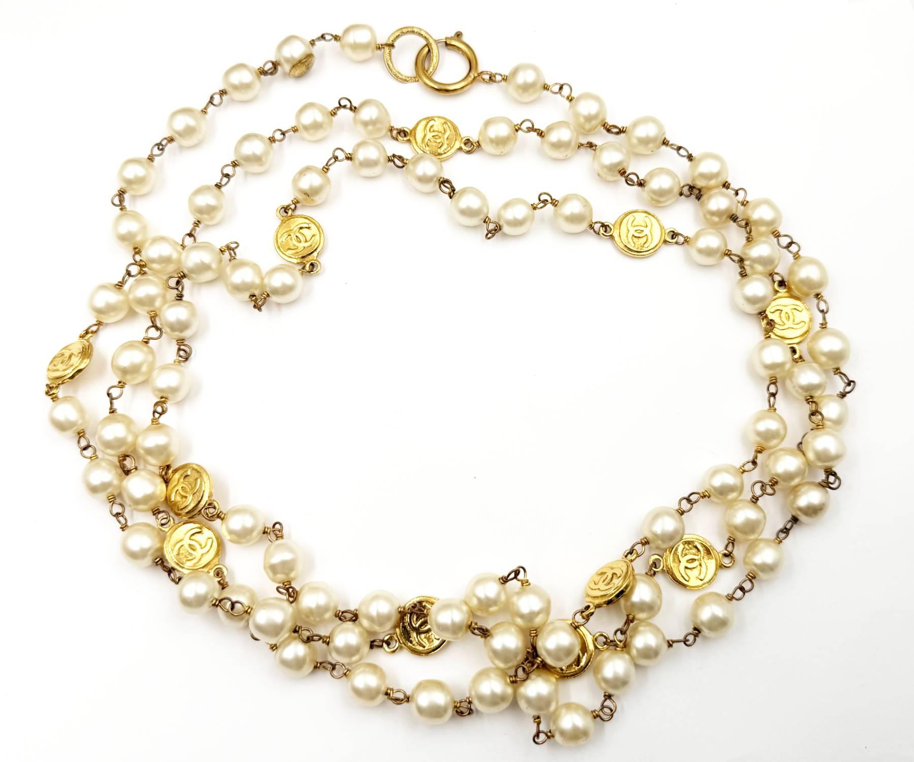 Chanel Rare Vintage Gold Plated CC Coin Super Long Pearl Necklace

*Marked Chanel
*Made in France
*Comes with the original box

-The total length is approximately 68