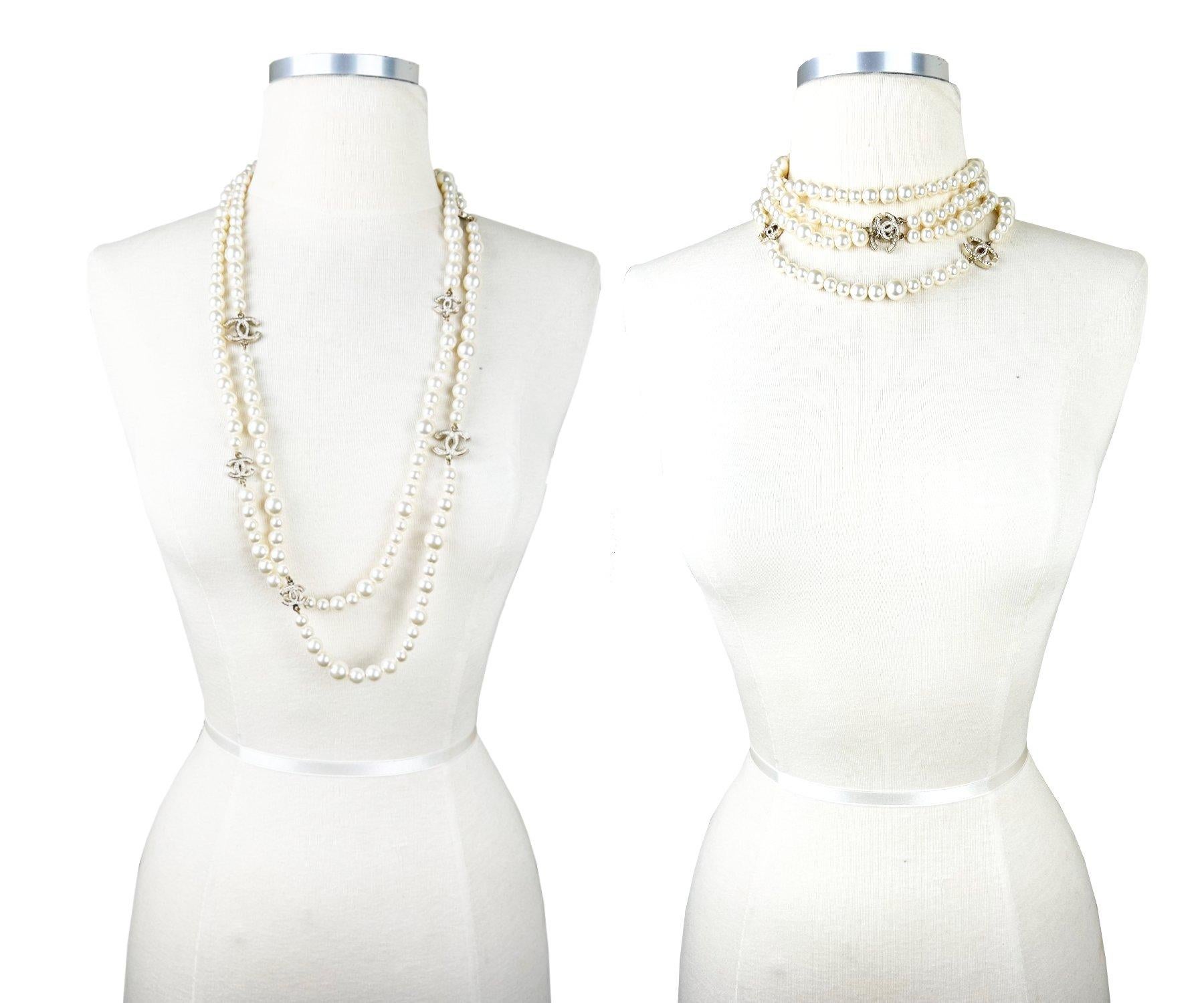 Artigiano Chanel Raro Vintage placcato oro CC Collana a 2 fili di cristallo in vendita