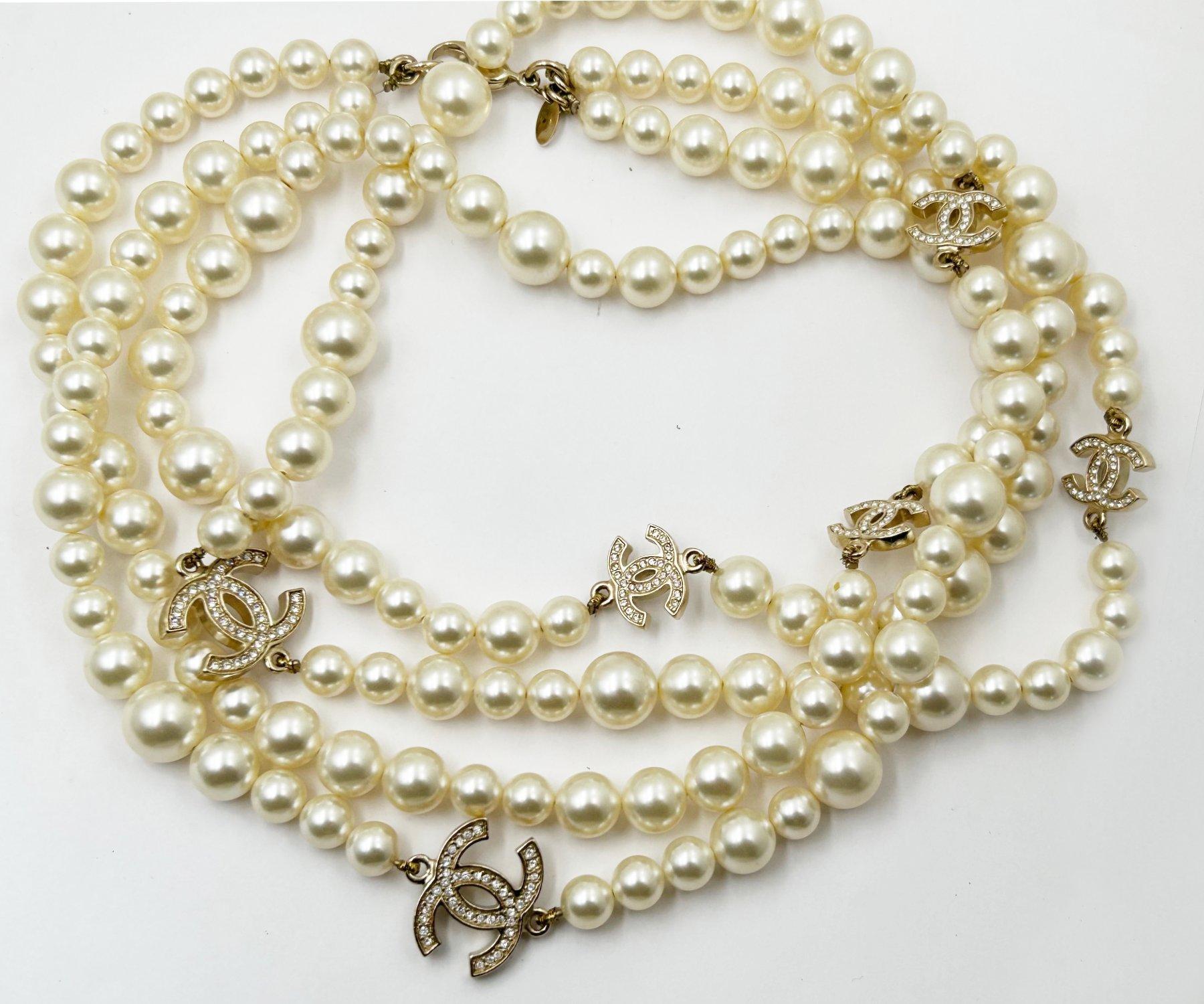 Chanel Raro Vintage placcato oro CC Collana a 2 fili di cristallo In condizioni buone in vendita a Pasadena, CA