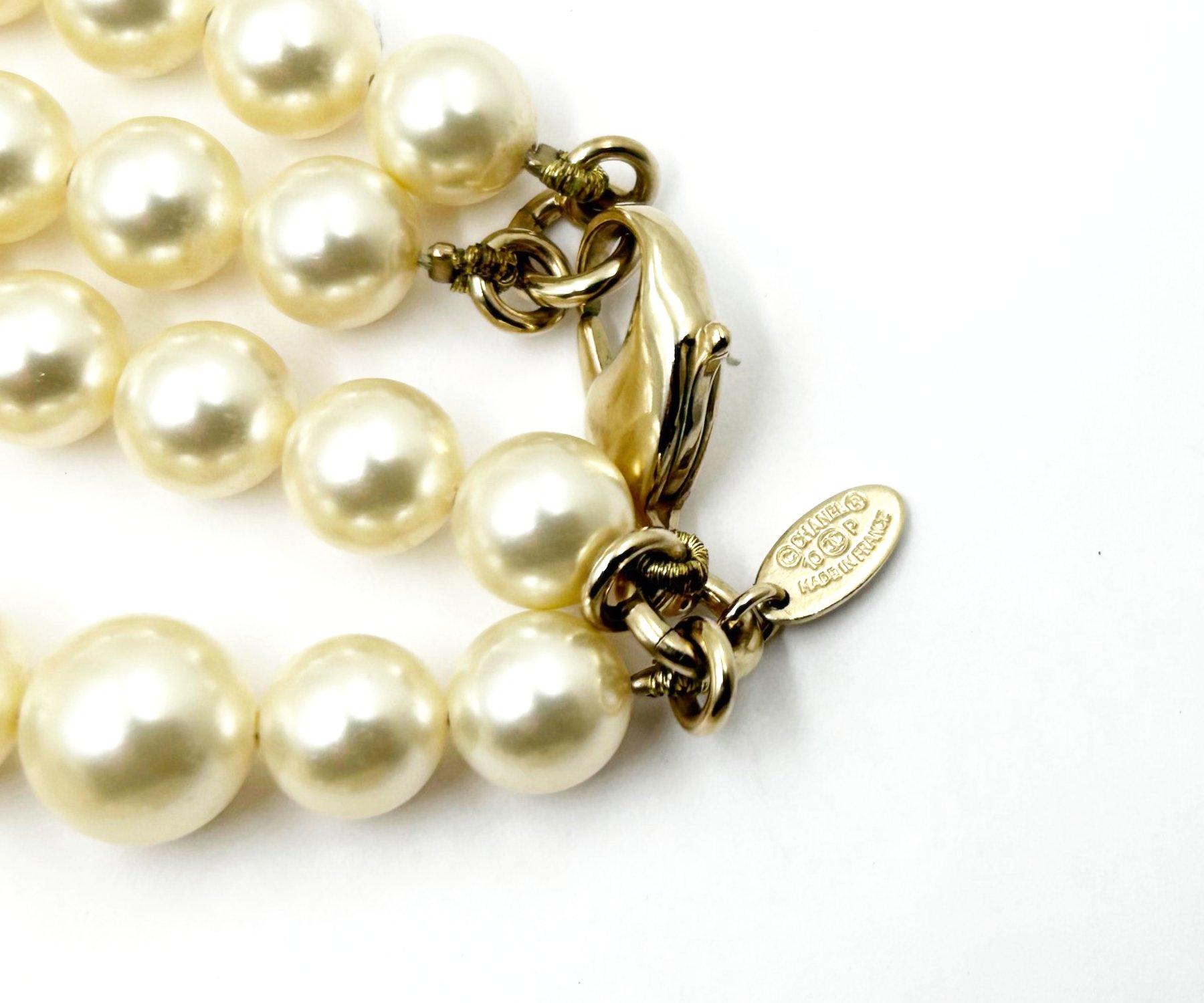 Chanel Raro Vintage placcato oro CC Collana a 2 fili di cristallo in vendita 1
