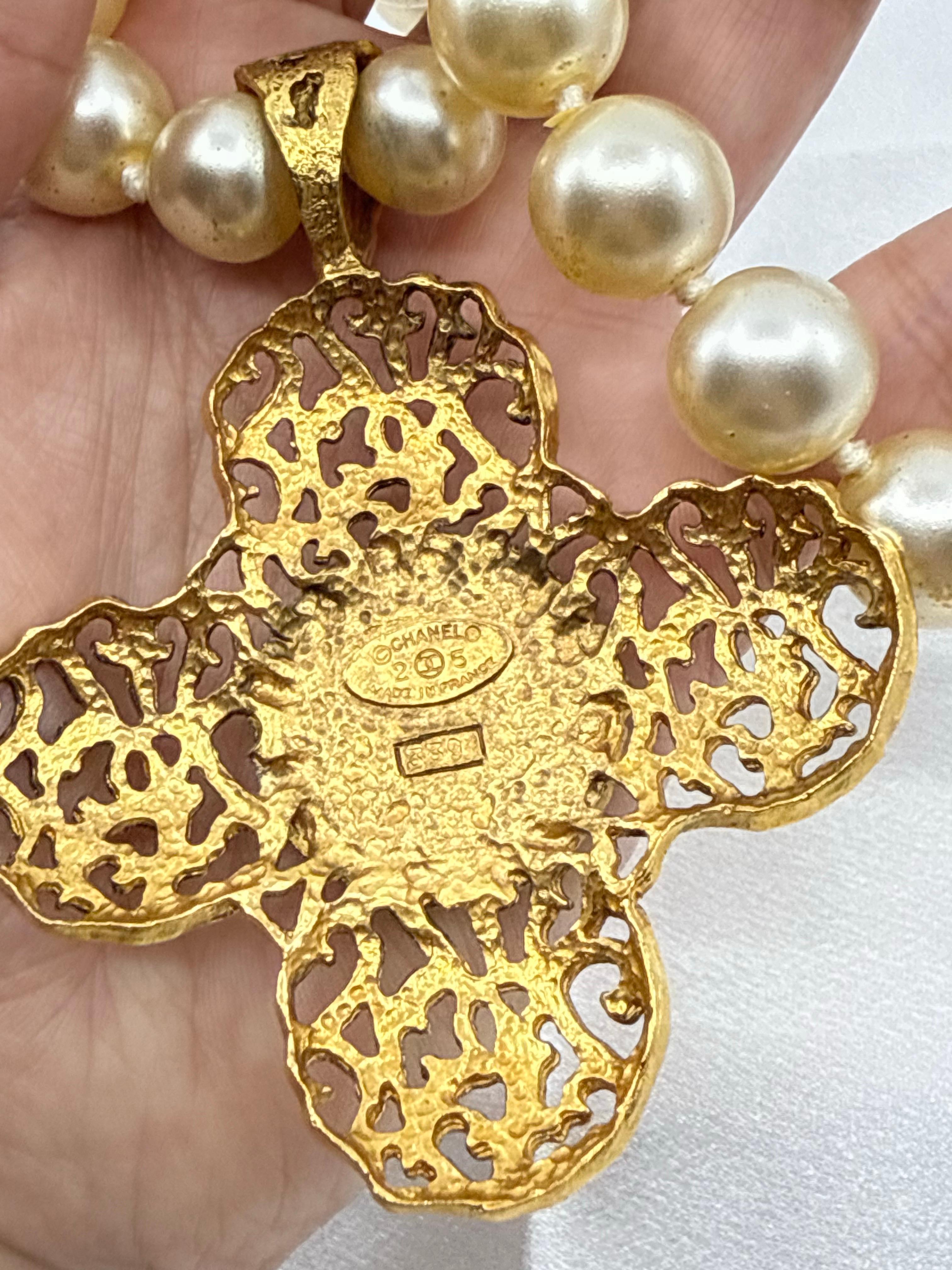 Chanel Rare Vintage Vergoldet CC Filigran Kreuz Blau Stein Perlenkette im Angebot 6