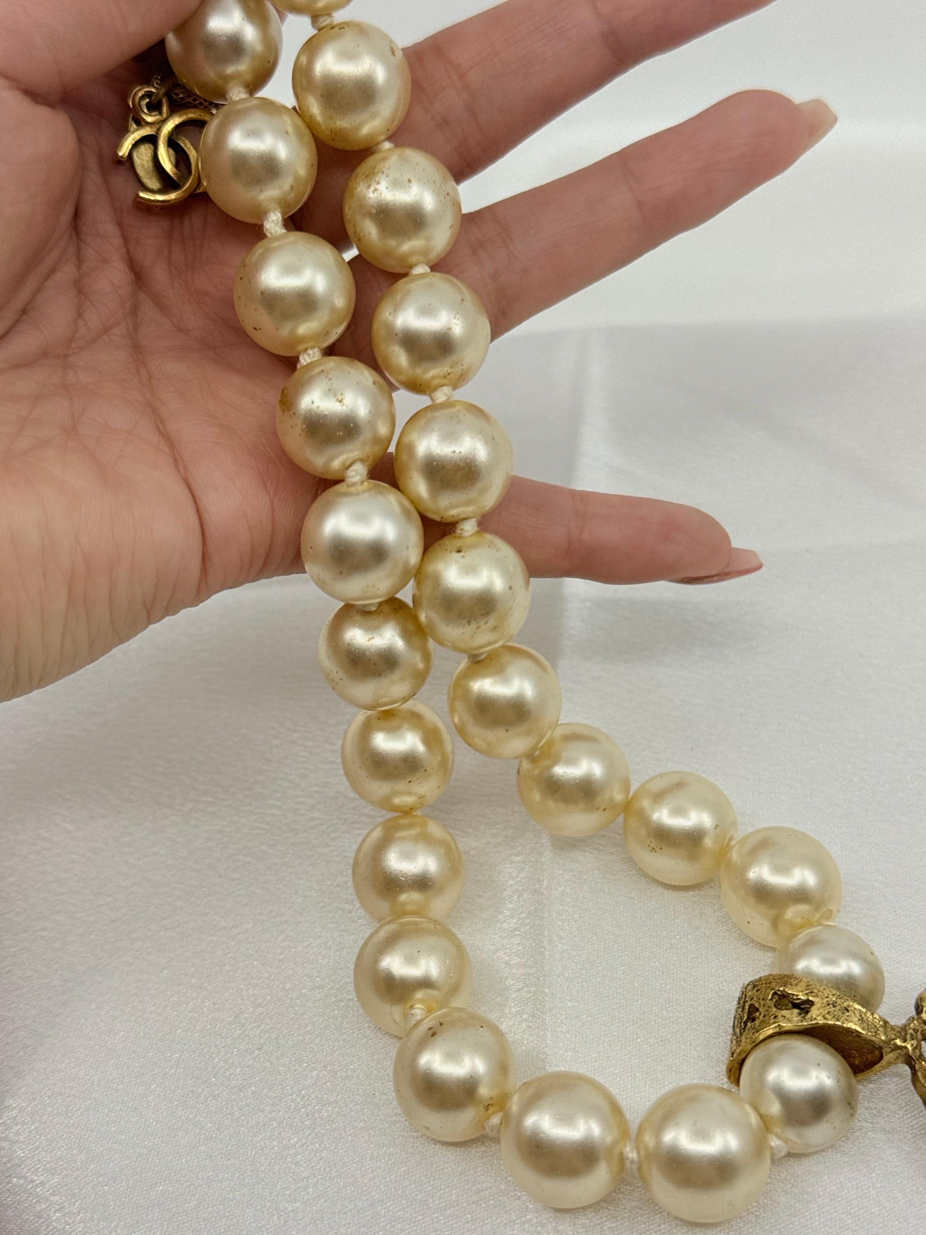 Chanel Rare Vintage Vergoldet CC Filigran Kreuz Blau Stein Perlenkette im Angebot 5