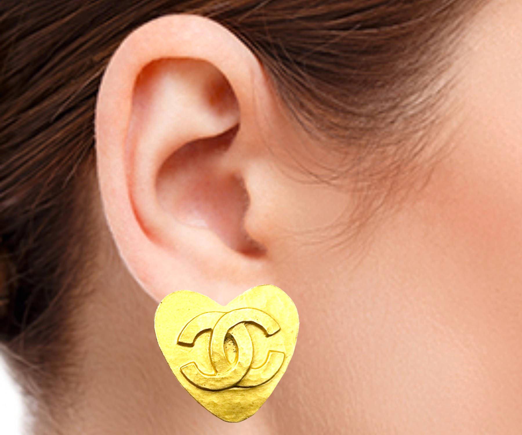 Chanel Rare Vintage Gold Plated CC Heart Stud Clip on Earrings In Excellent Condition For Sale In Pasadena, CA