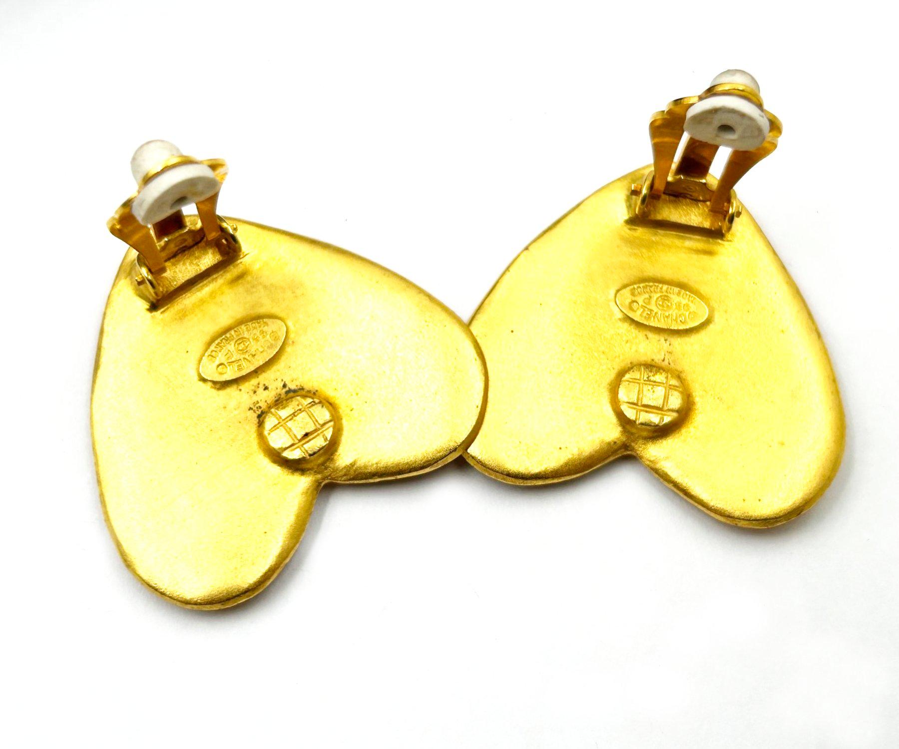 Women's Chanel Rare Vintage Gold Plated CC Heart Stud Clip on Earrings For Sale