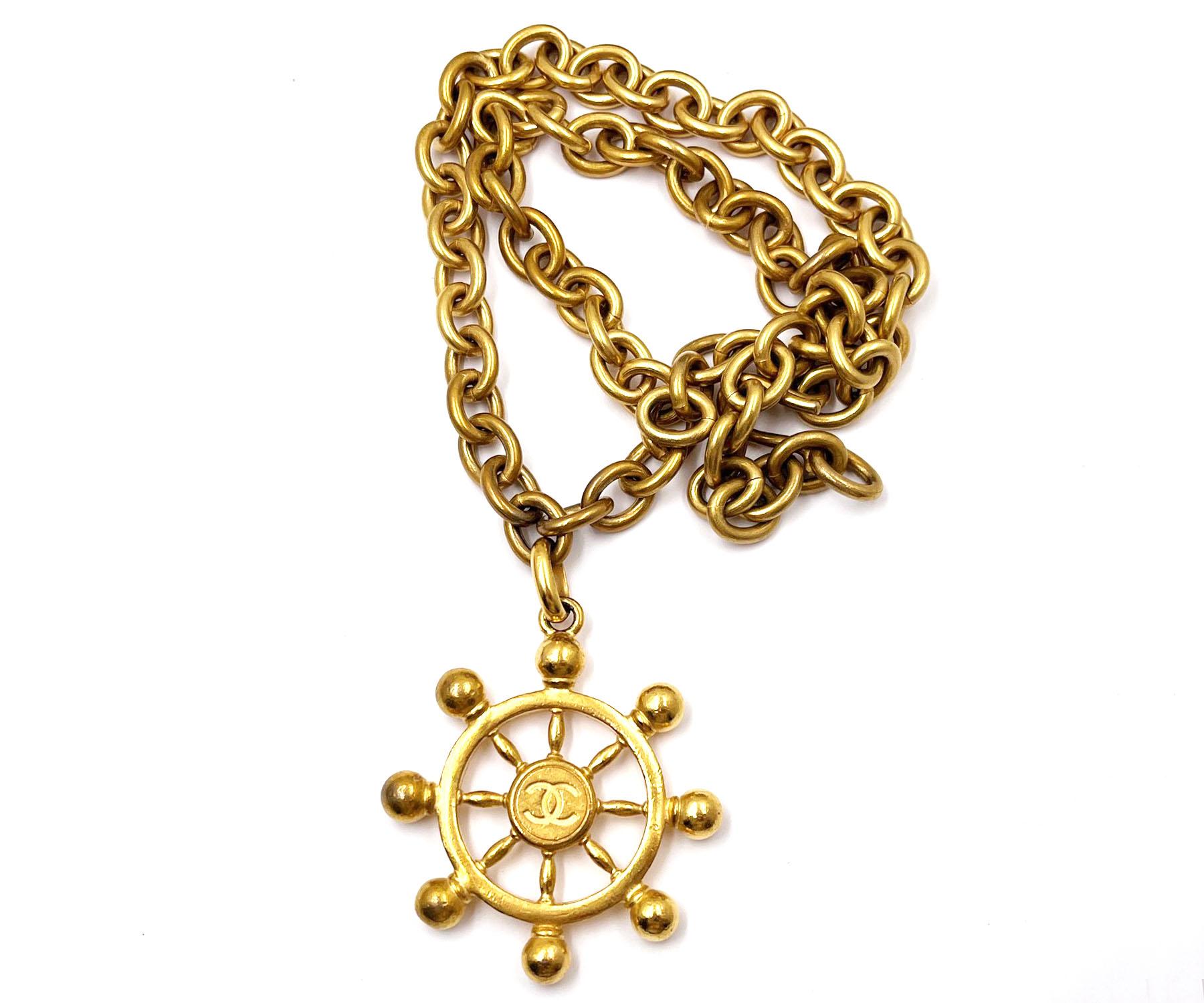 Chanel Rare Vintage Gold Plated CC Large Sailor Wheel Long Chain Necklace

*Marked 94
* Made in France
* Comes with the original box

-It is approximately 28