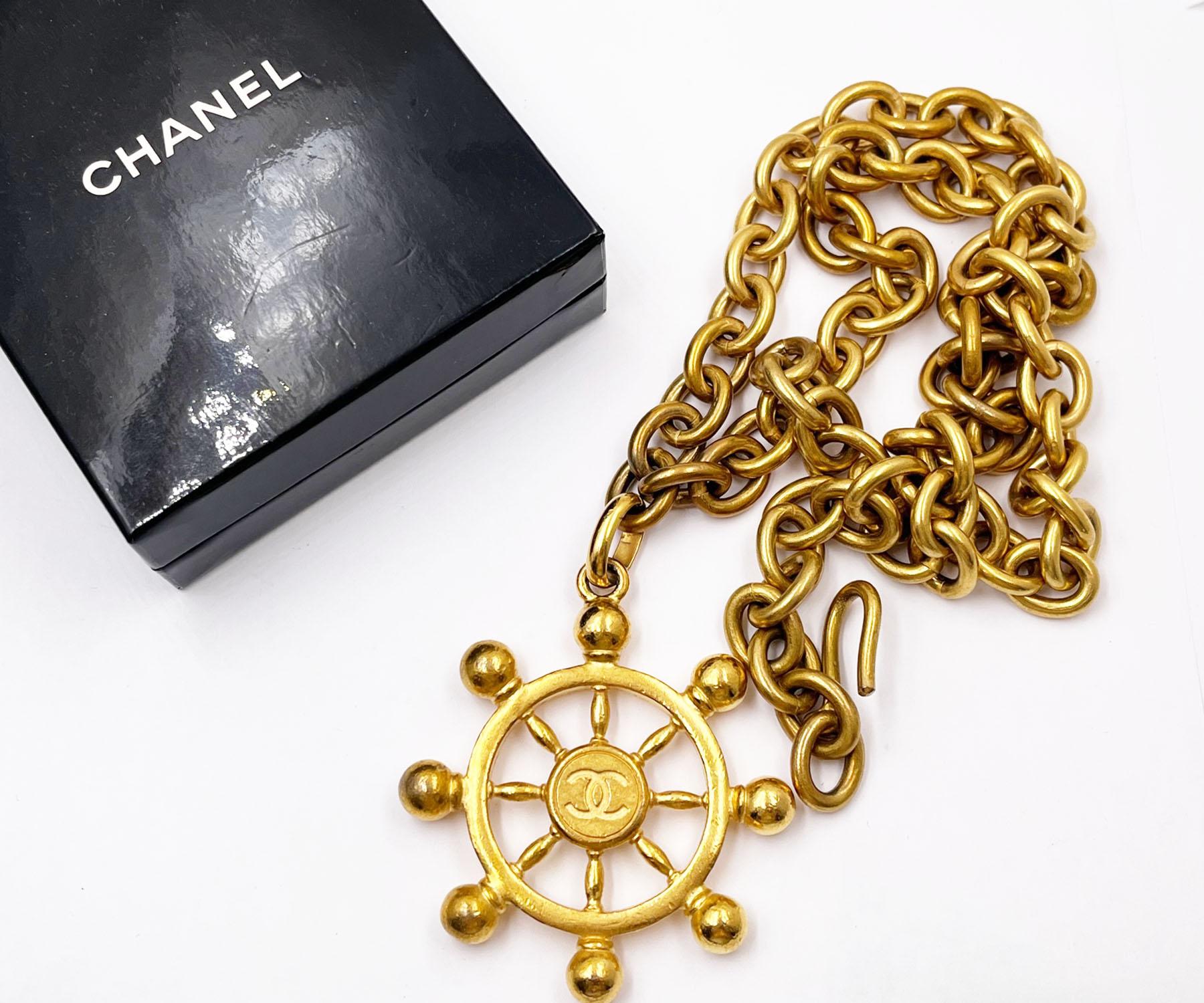 Artisan Chanel Rare Vintage Gold Plated CC Large Sailor Wheel Long Chain Necklace For Sale
