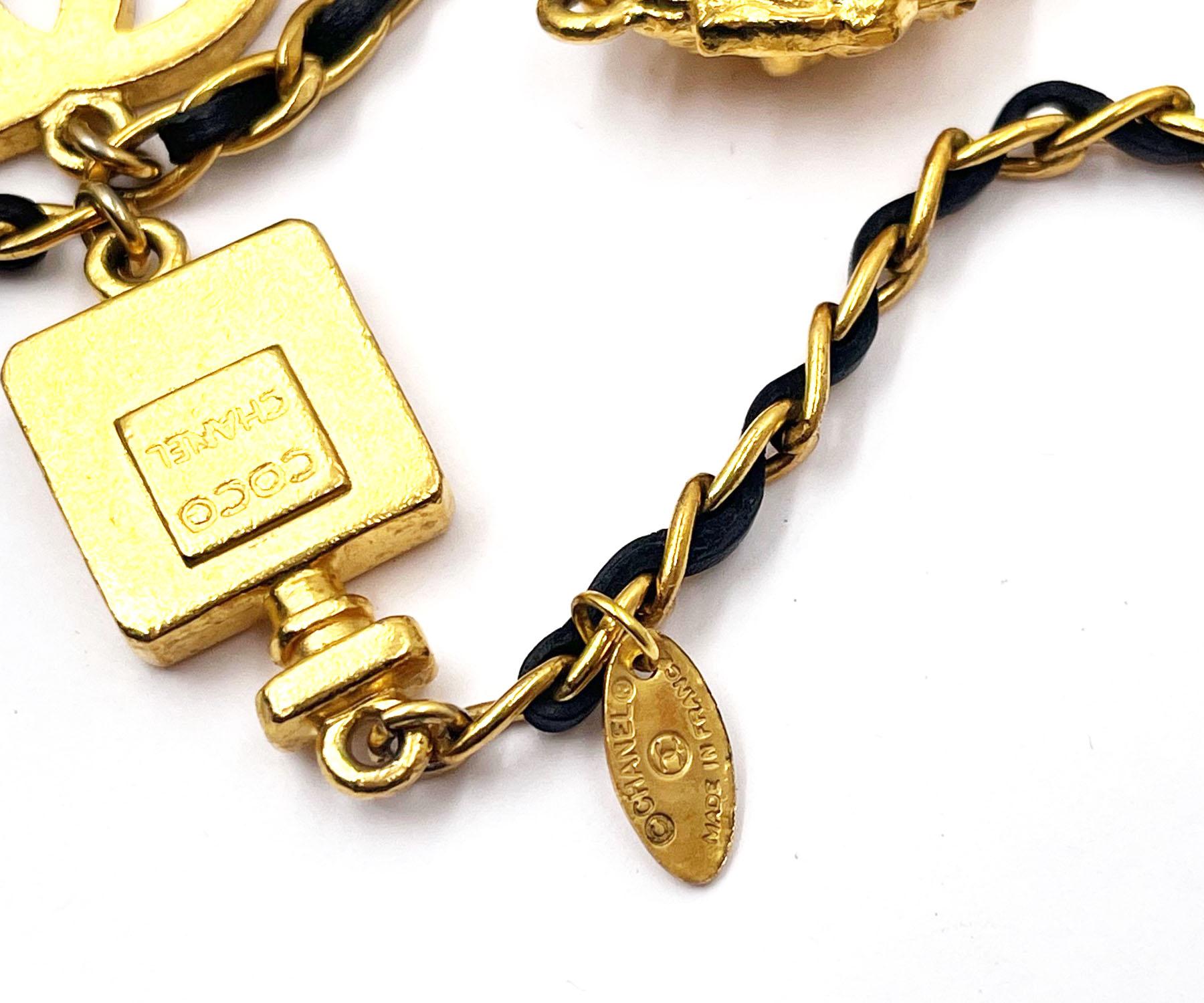 Chanel Rare collier vintage en cuir de camélia avec motif CC plaqué or  en vente 1