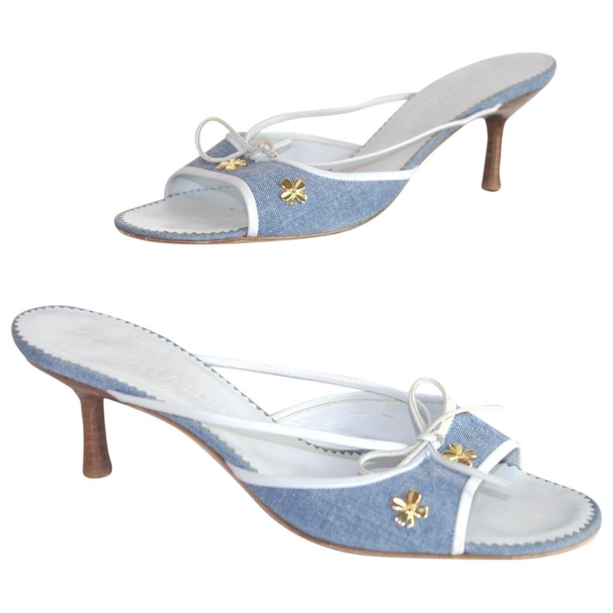 Chanel Seltene Vintage Hellblaue Denim Jean Kitten Heel-Sandalen aus Denim 41 im Angebot 5