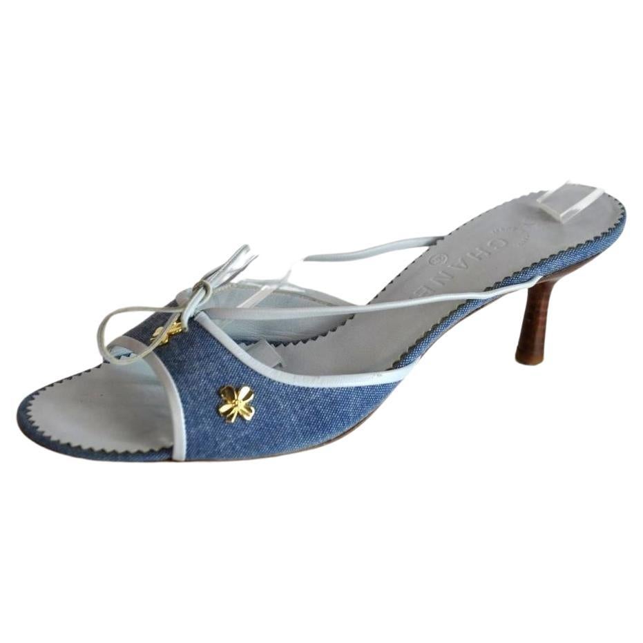 Chanel Seltene Vintage Hellblaue Denim Jean Kitten Heel-Sandalen aus Denim 41 im Angebot 3