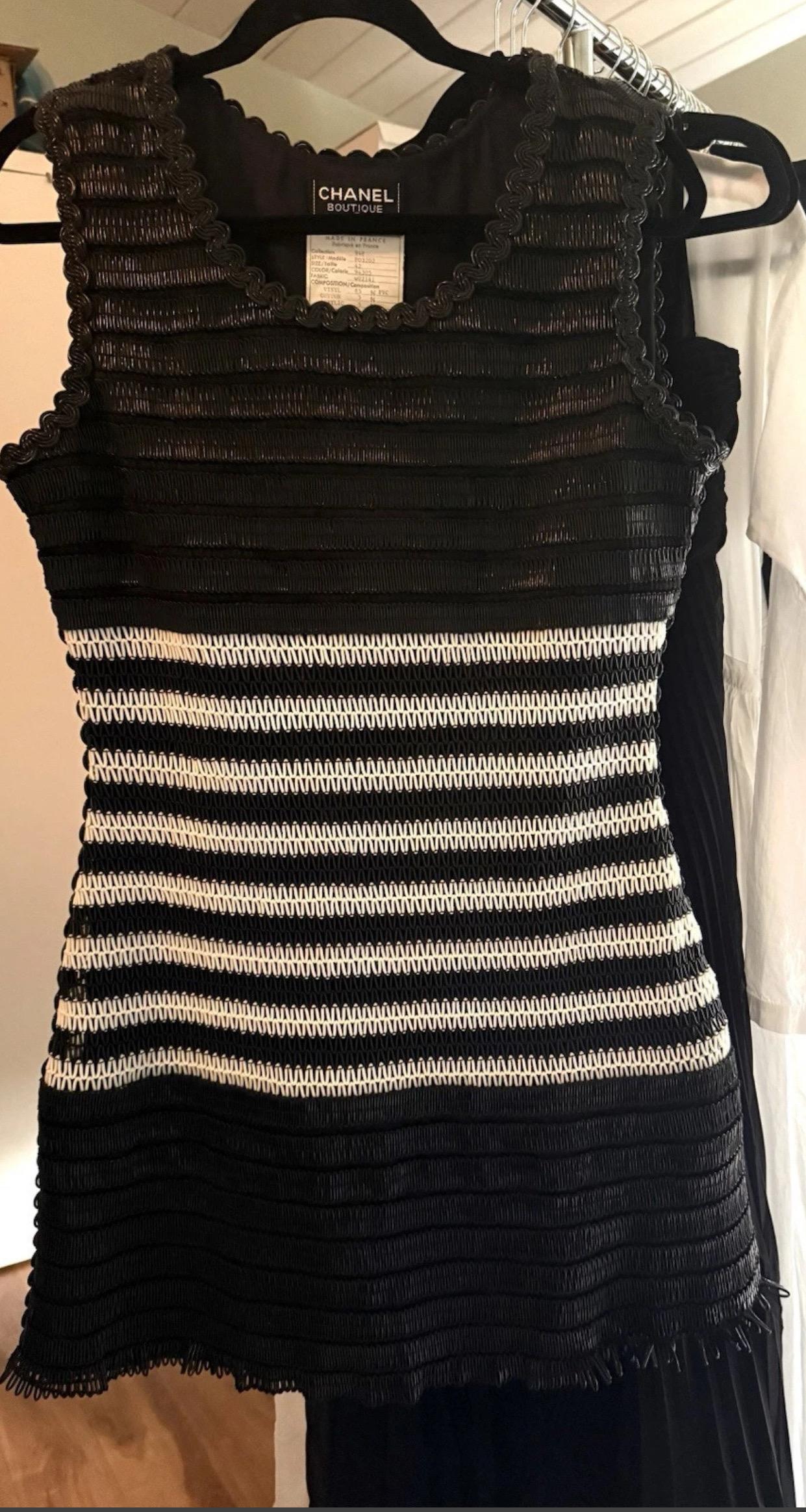 Noir CHANEL Rare Vintage Runway S/S 1994 Black & White Vinyl PVC Raffia Dress en vente