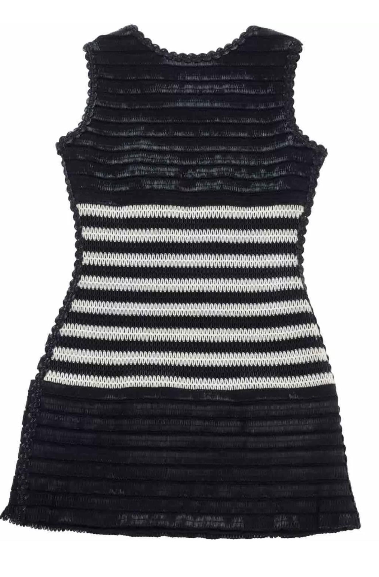 CHANEL Rare Vintage Runway S/S 1994 Black & White Vinyl PVC Raffia Dress en vente 3