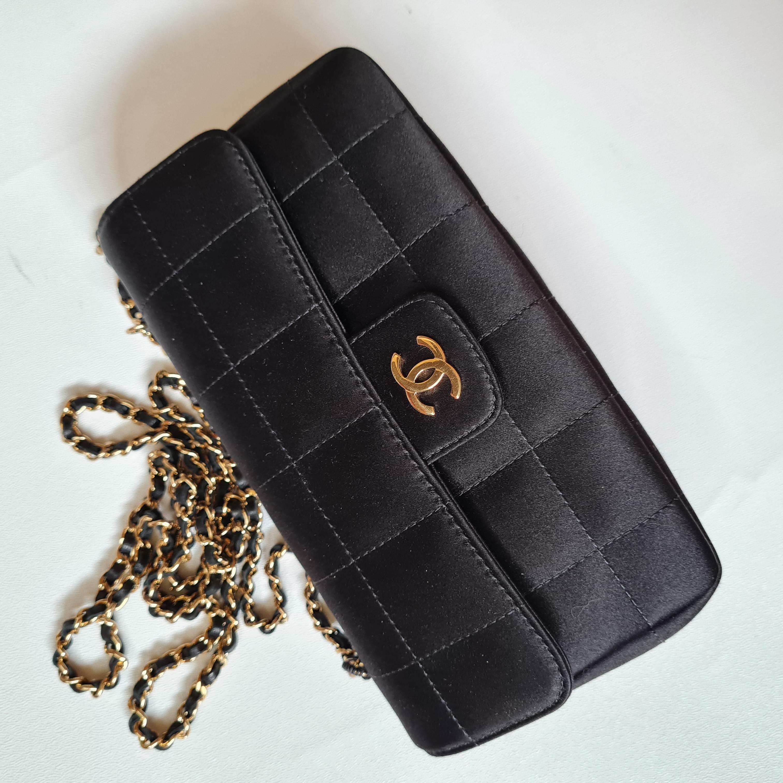 Chanel Vintage Satin Chocolate Bar Quilted Flap Bag In Excellent Condition In Jakarta, Daerah Khusus Ibukota Jakarta