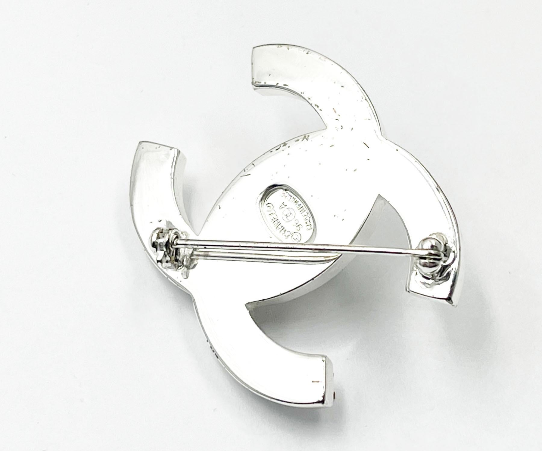 Chanel Rare Vintage Silver CC Crystal Turnlock Brooch In Good Condition For Sale In Pasadena, CA