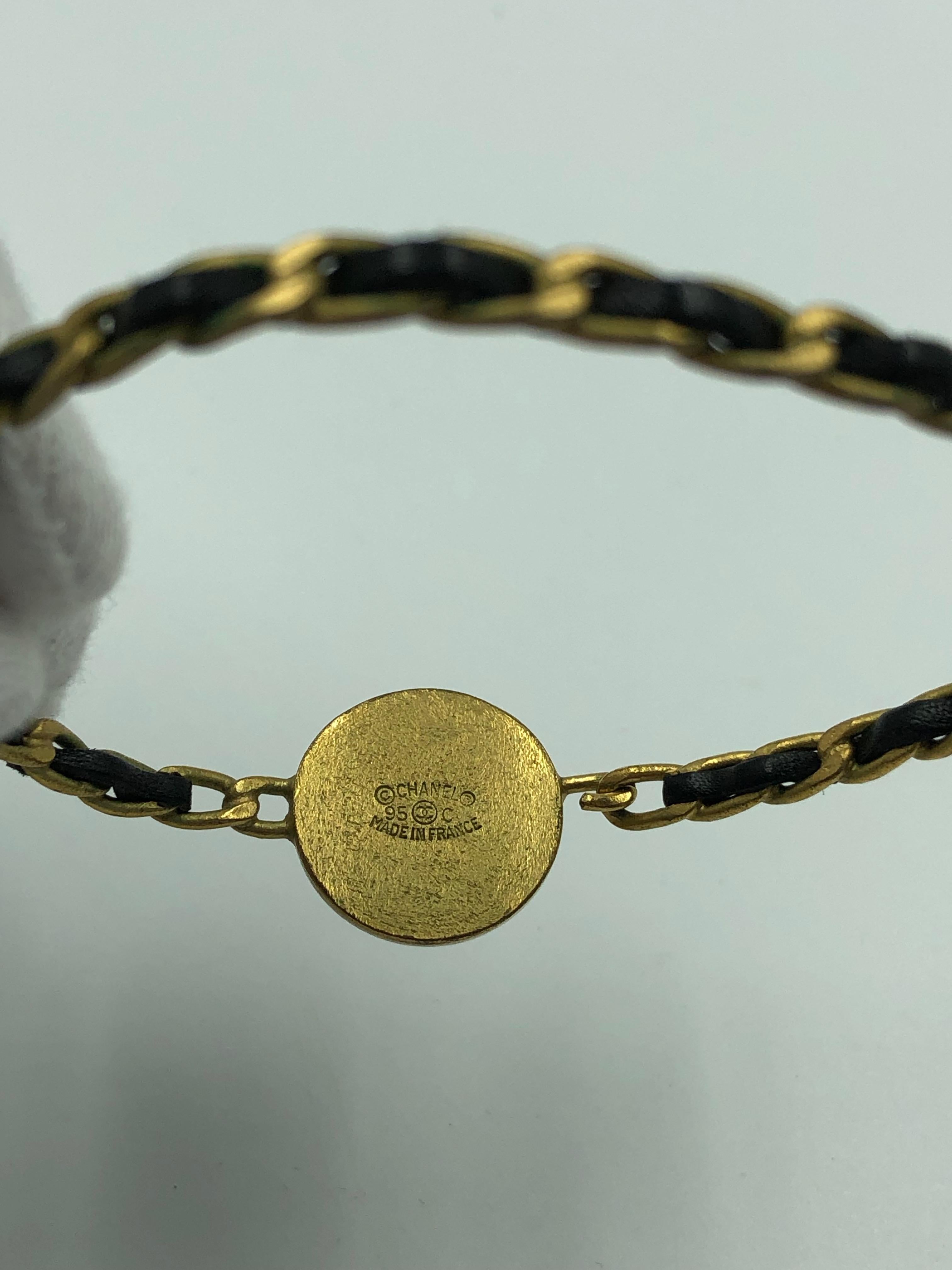Chanel Rare Vintage Twisted Gold Metal and Leather Bracelet with Chanel Medallion Clasp

*MEASUREMENTS*
Inner circumference: 7
