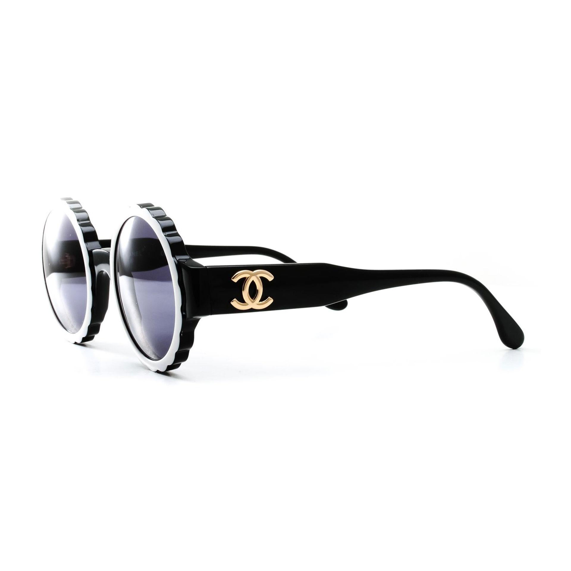 Gray Chanel Runway 1994 Vintage Rare Black White Dial Sunglasses Sunglasses For Sale
