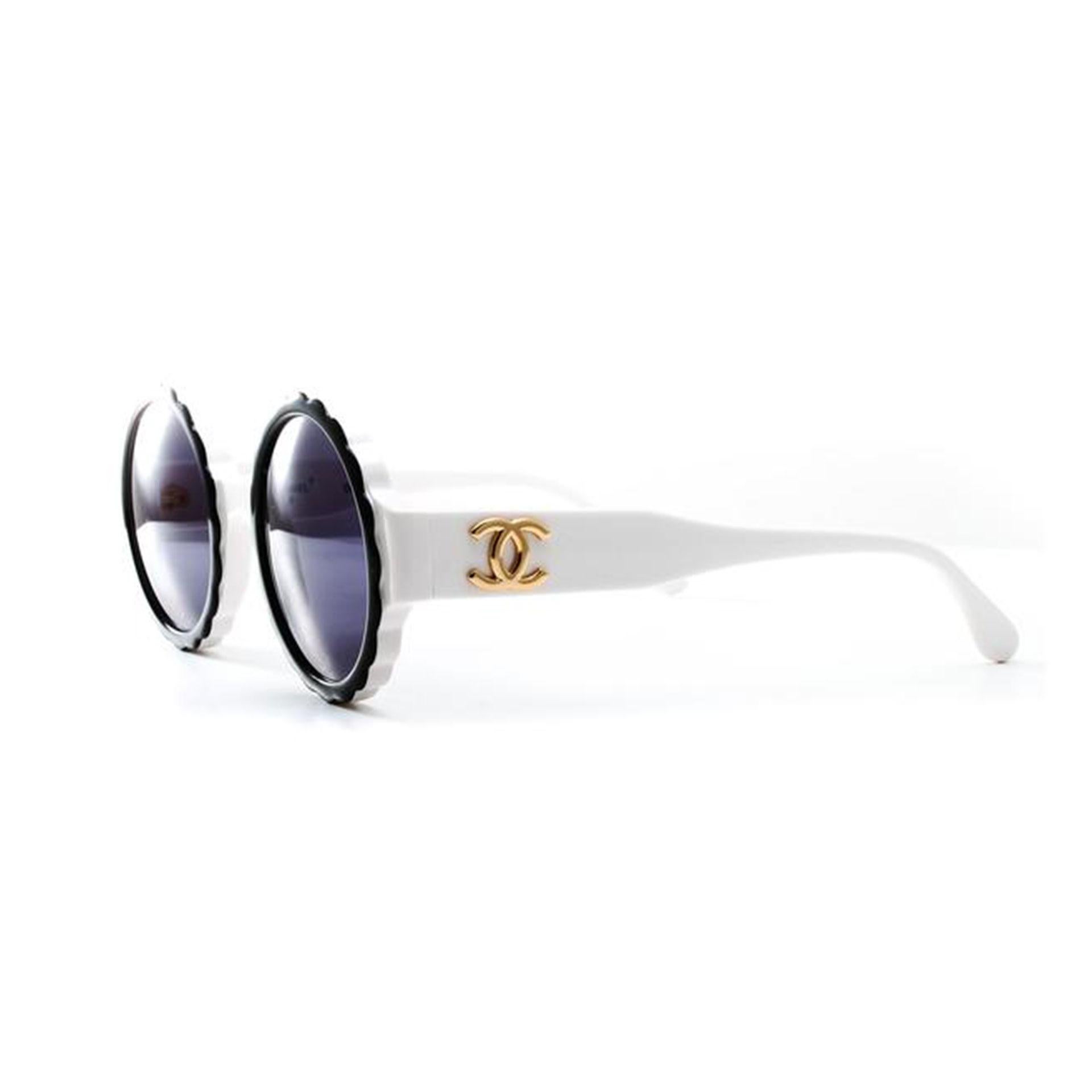 Chanel Rare lunettes de soleil blanches vintage des années 90 Unisexe en vente