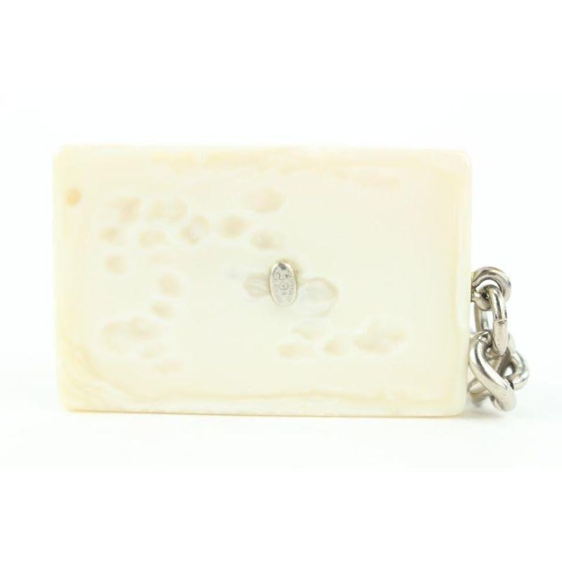 Chanel Raro Bianco x Argento 99a CC Logo Indirizzo Portachiavi Borsa Charm 770cc In condizioni buone in vendita a Dix hills, NY