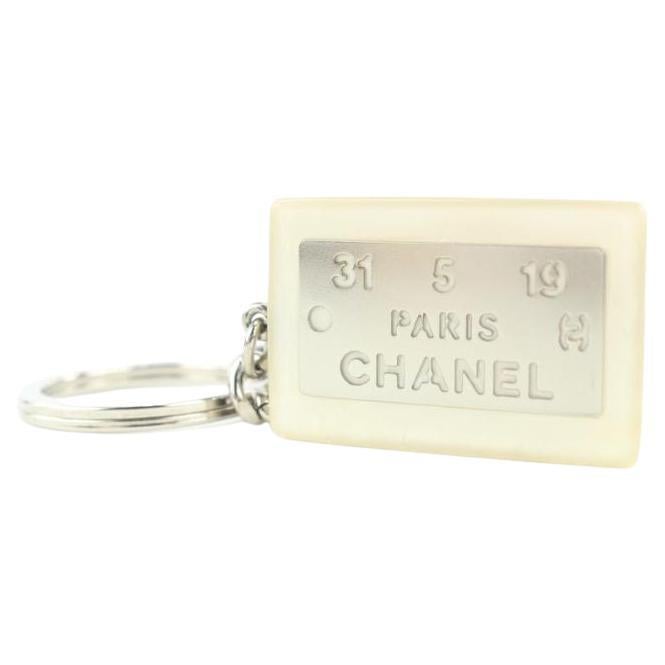 Chanel Seltene Weiße x Silberne 99a CC Logo Adresse Platte Schlüsselanhänger Tasche Charme 770cc