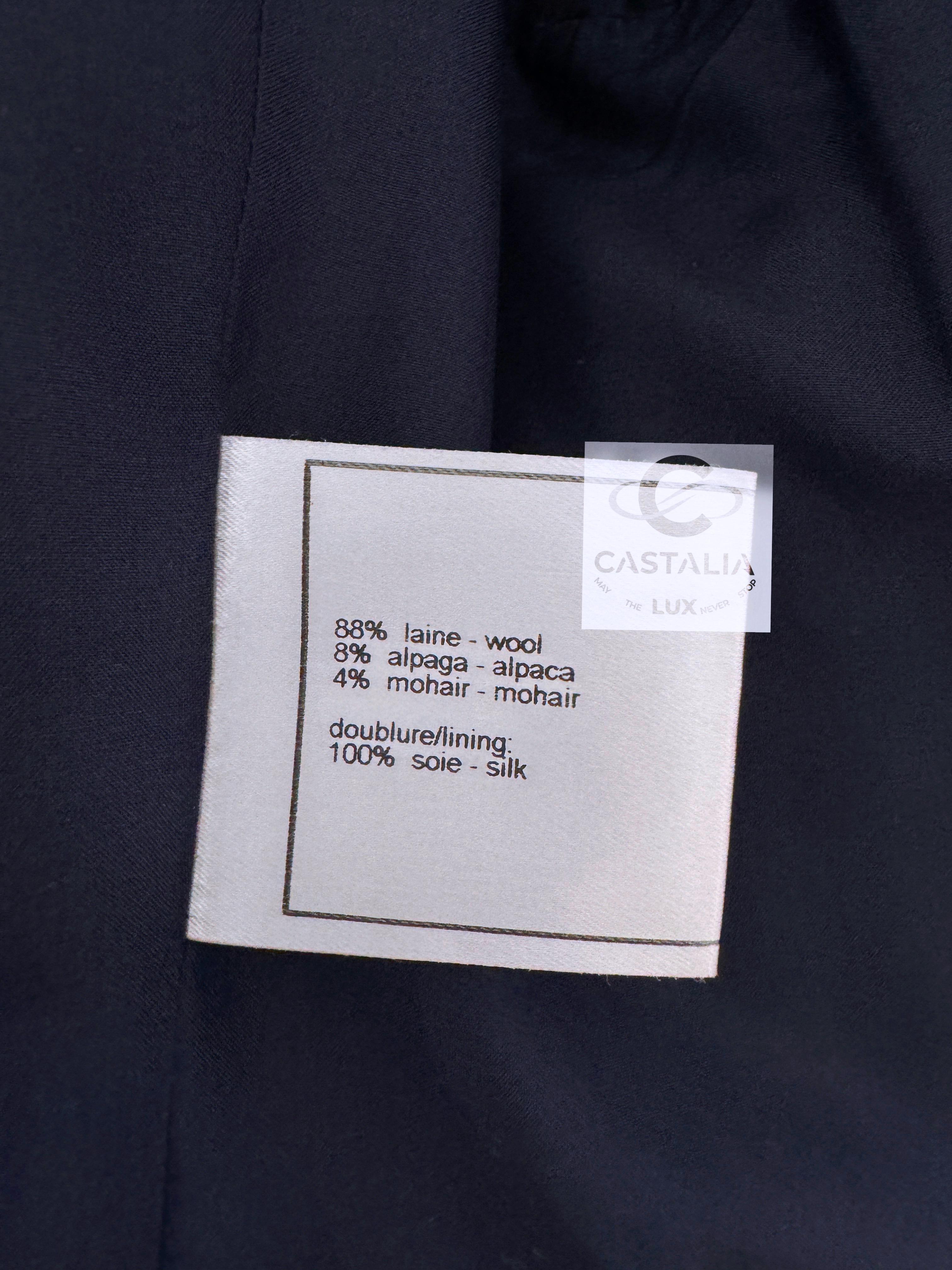 Chanel Rarefied Coleccionistas Abrigo de tweed con cinturón con logotipo 40 FR en venta 8
