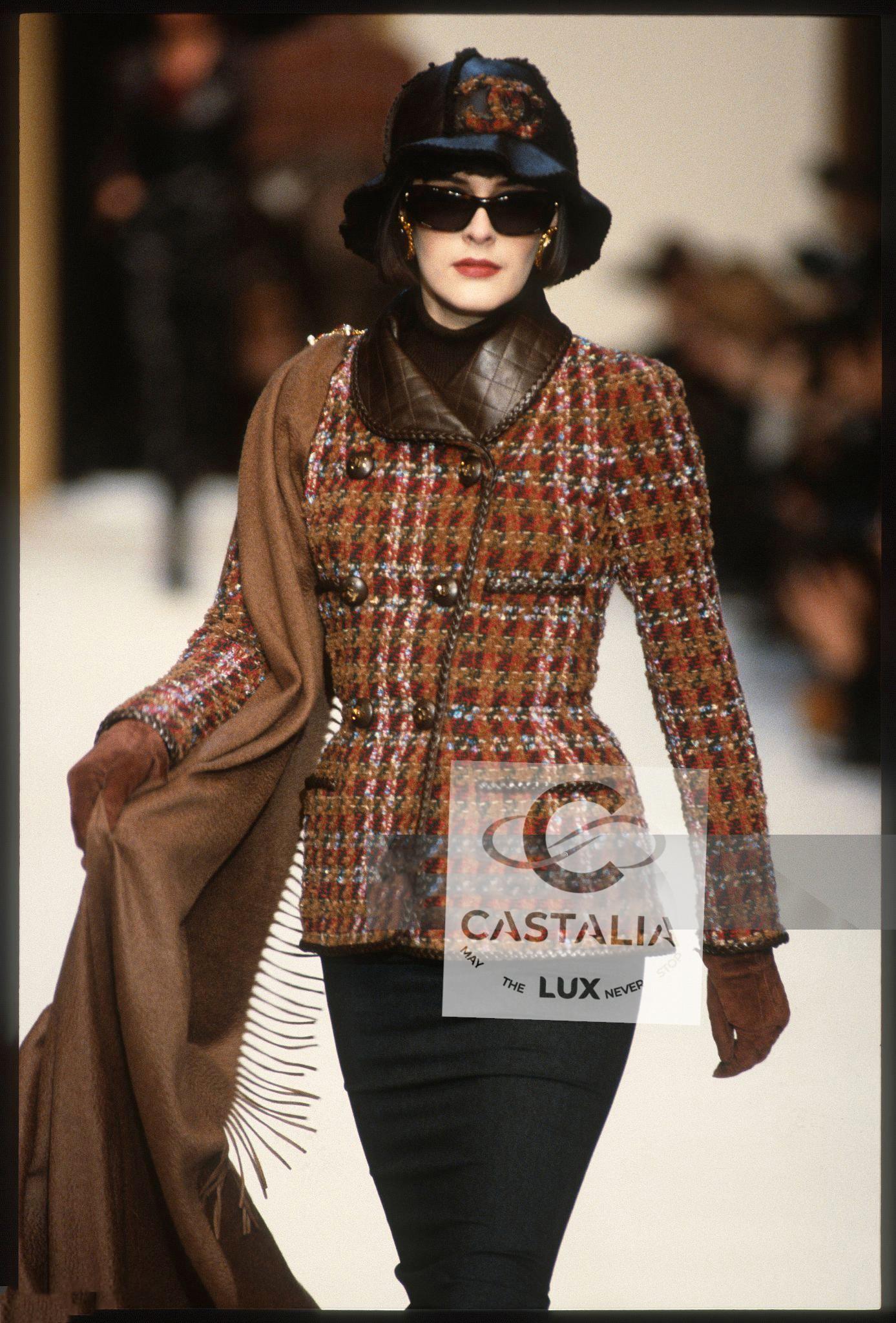 Femenino o masculino Chanel Rarísima Chaqueta de Tweed Marrón Estilo Supermodelo 1993 38 FR en venta