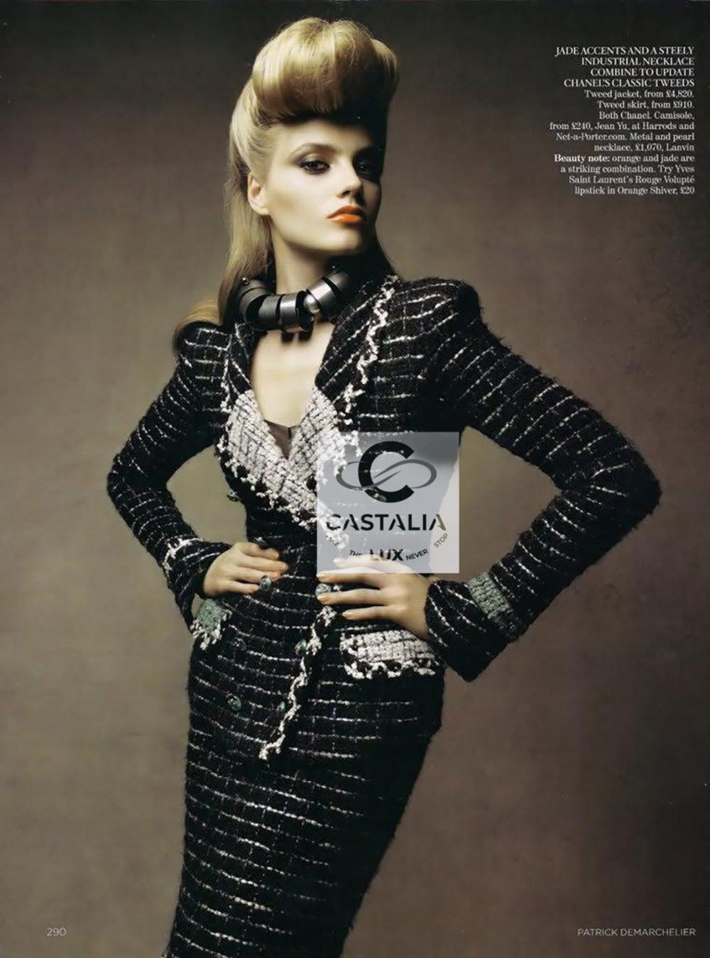 Chanel Leggendario 2009 Giacca senza tempo in tweed nero 36 FR in vendita 1