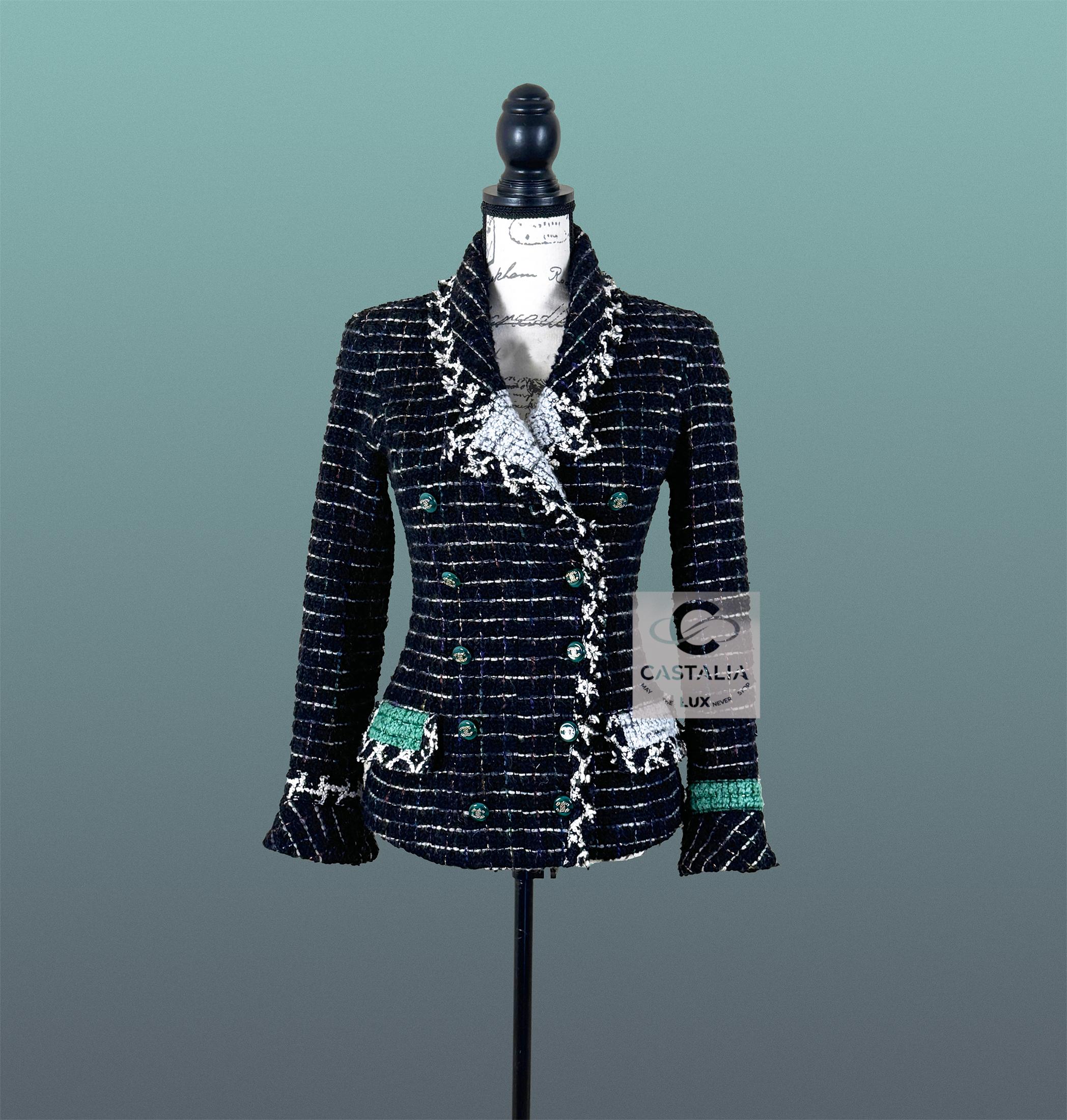 Chanel Leggendario 2009 Giacca senza tempo in tweed nero 36 FR in vendita 5