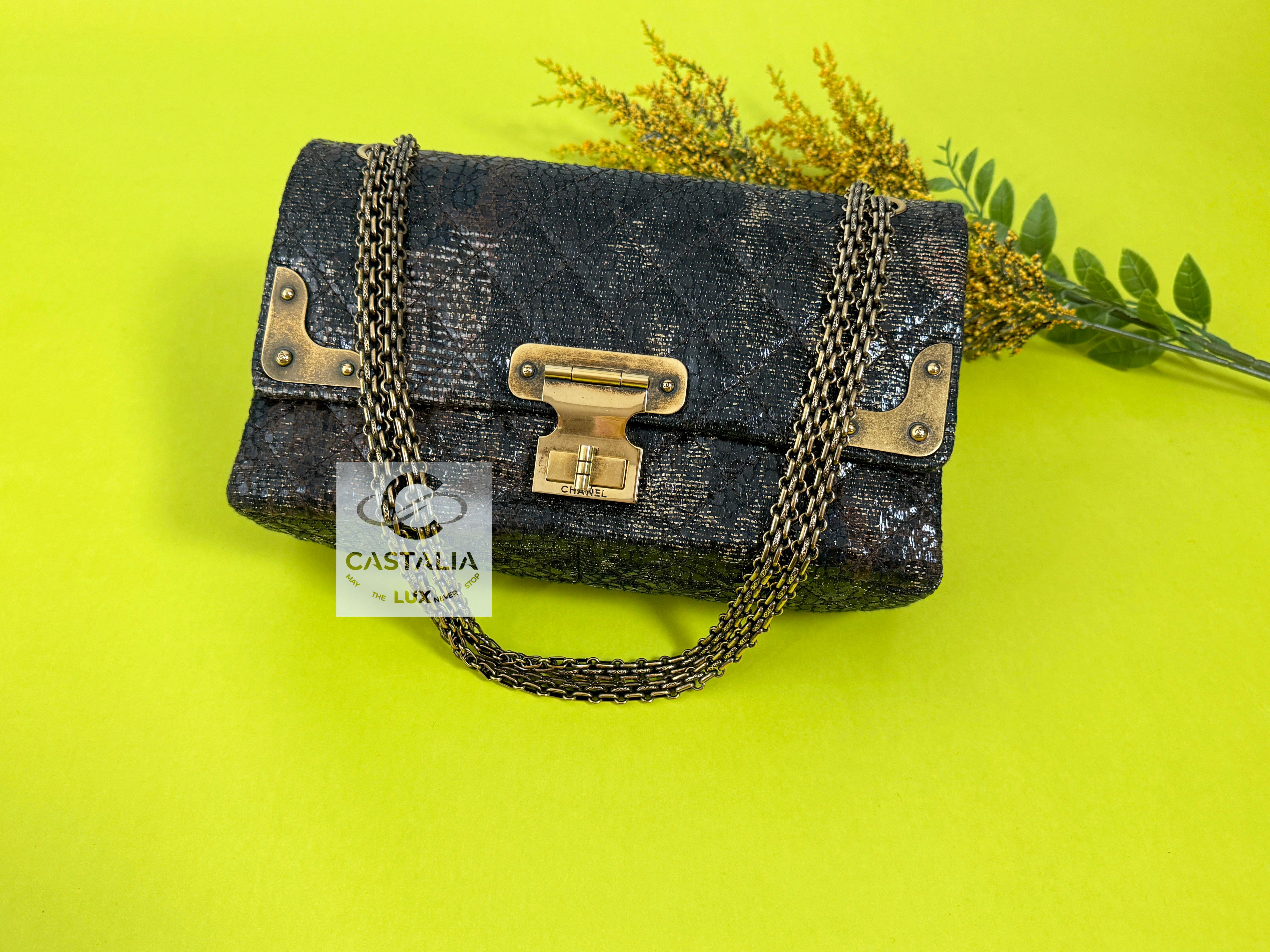 Hard to find!
Rarest, collectible Chanel 2.55 Double Flap Tweed bag from Paris / BYZANCE Collection, metiers d'Art by Karl Lagerfeld.
Price of similar in boutique 12,000$
Size: 28 cm wide, 17cm high. Condition: kept unworn.
- made of stunning tweed