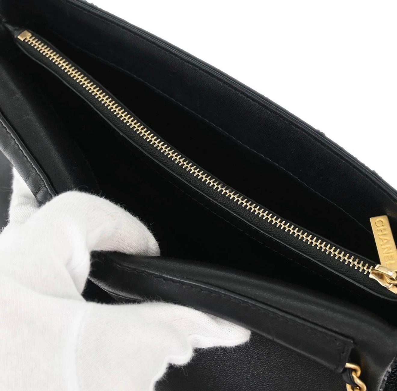 Chanel Rarest CC Dare To Disturb Borsa con lembo di paillettes in vendita 6