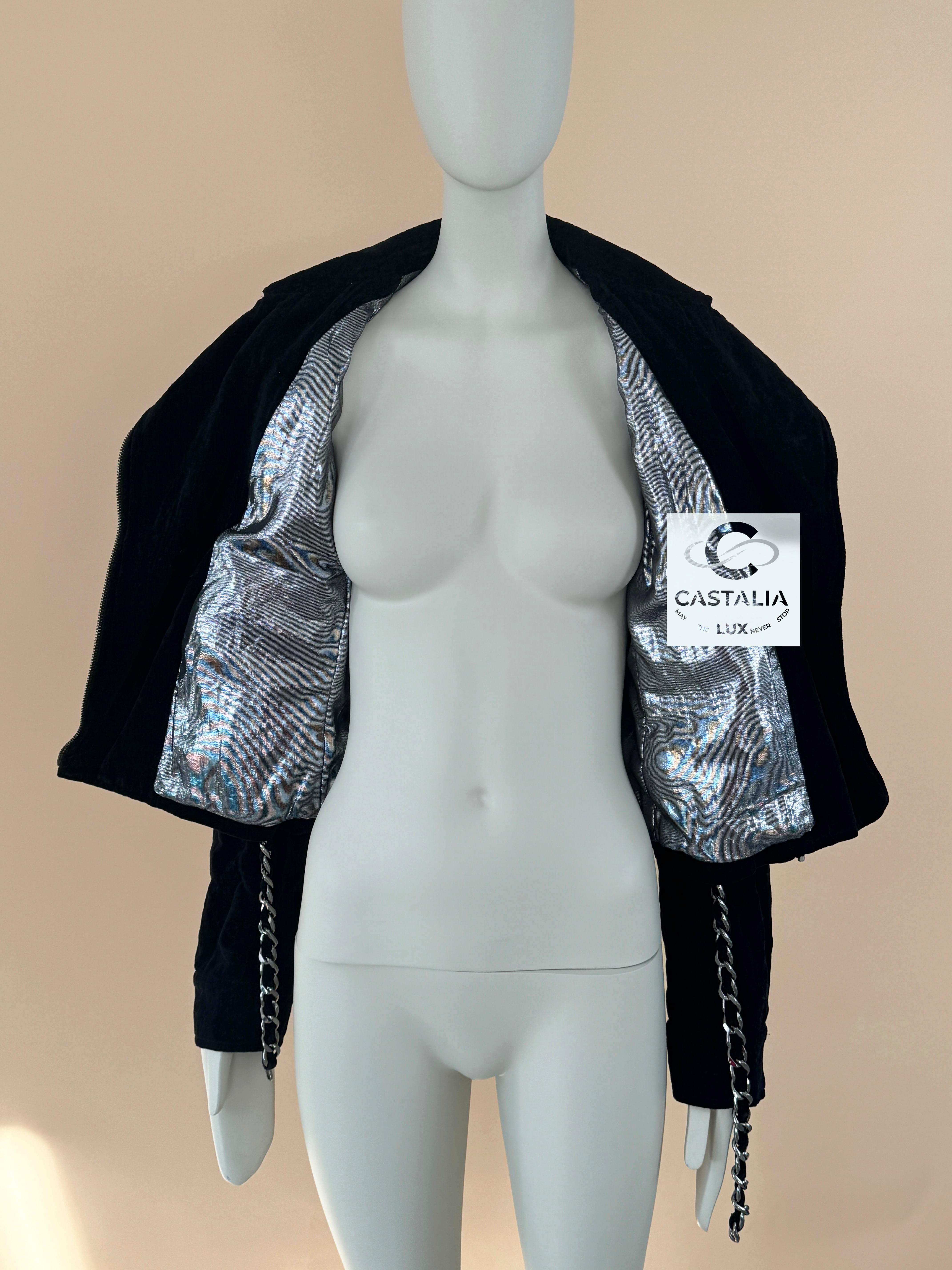 Chaqueta motera de terciopelo con ribete de cadena Chanel Rarísima 6