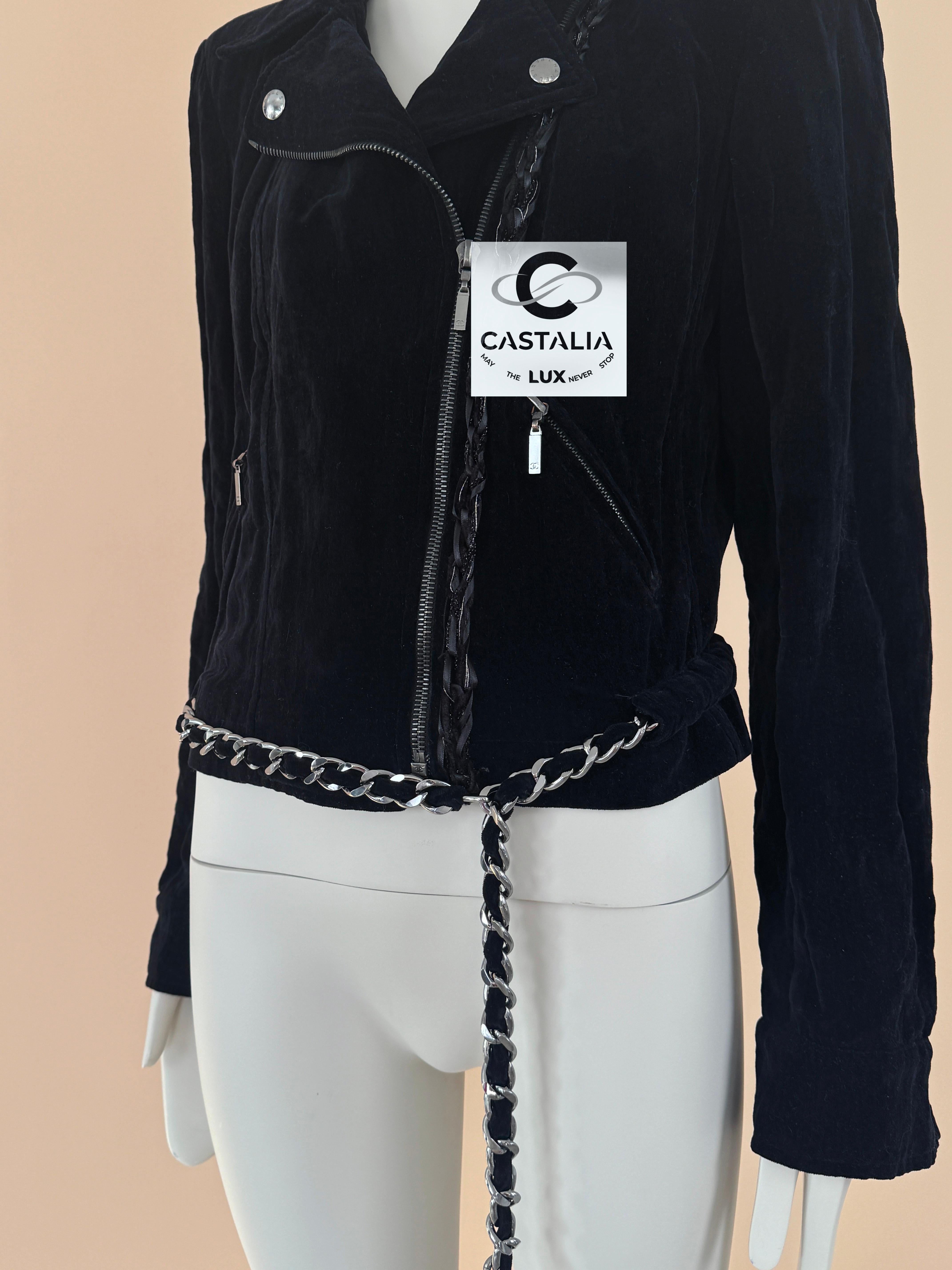 Chaqueta motera de terciopelo con ribete de cadena Chanel Rarísima en Excelente Estado en Dubai, AE