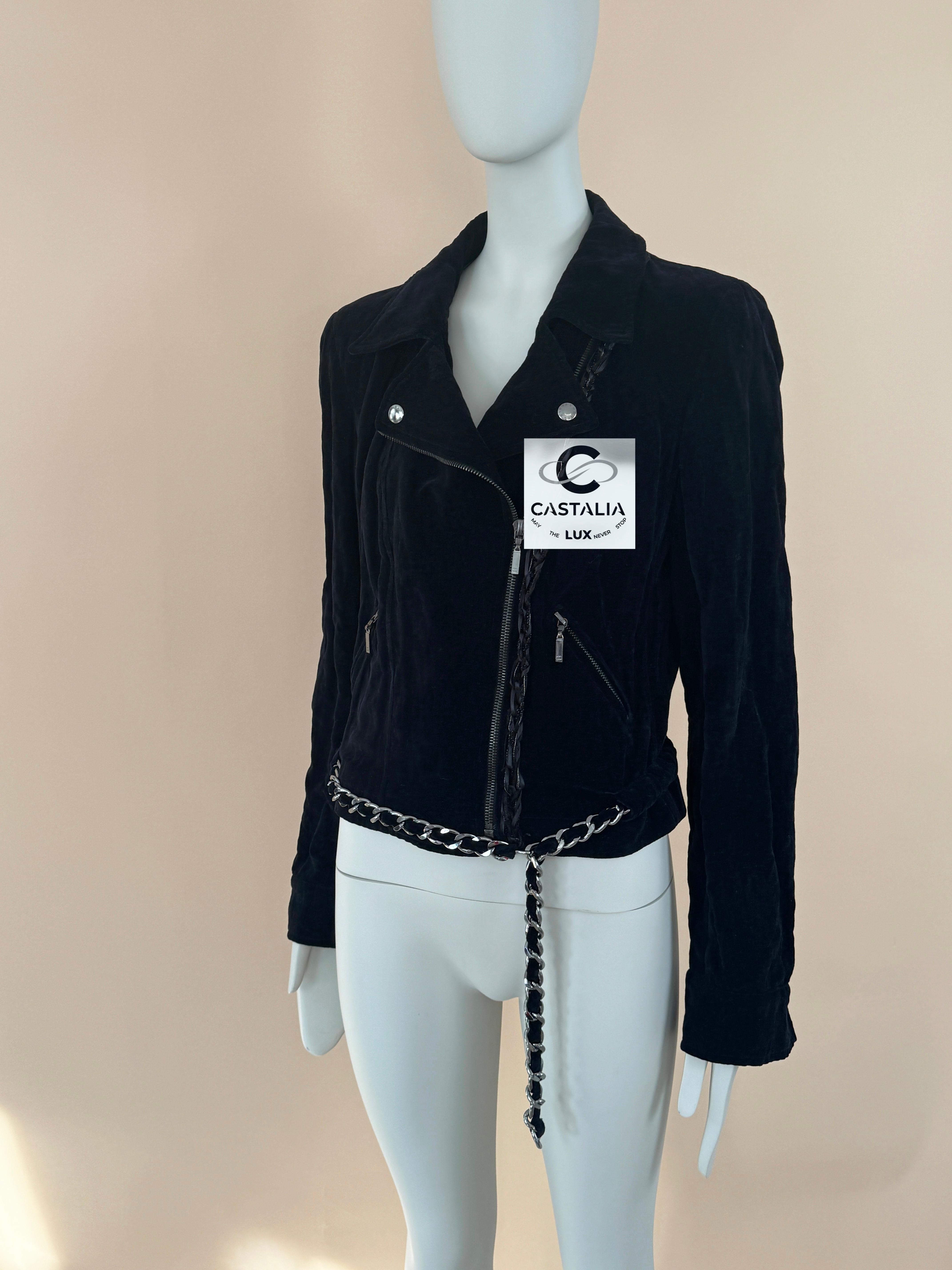 Chaqueta motera de terciopelo con ribete de cadena Chanel Rarísima 3