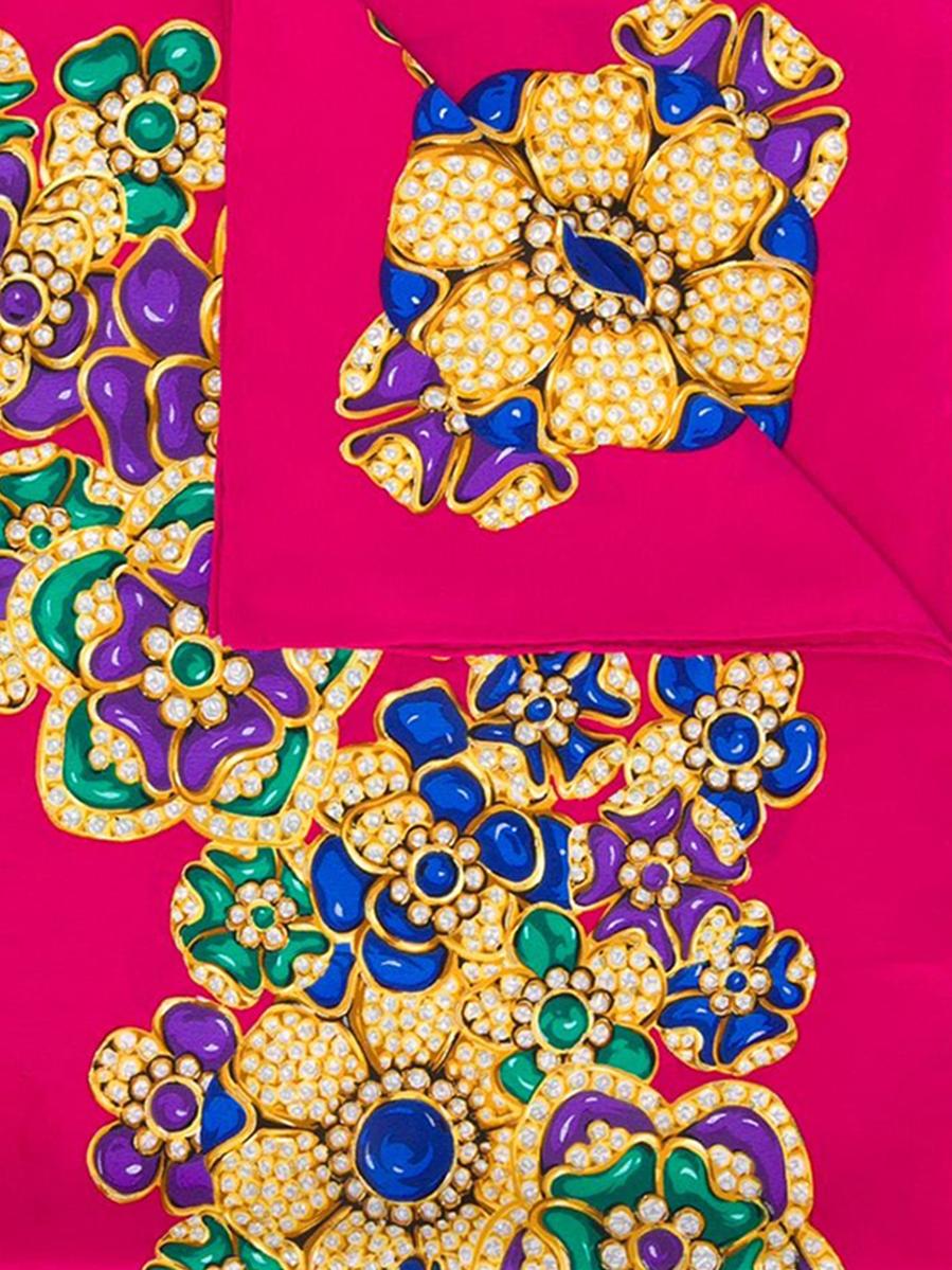 Crafted in Italy from the finest raspberry-coloured silk, this pre-owned scarf by Chanel features a lightweight construction, a square shape and an elegant all-over print of the brand's signature gripoix jewellery, motifs in alternating shades of