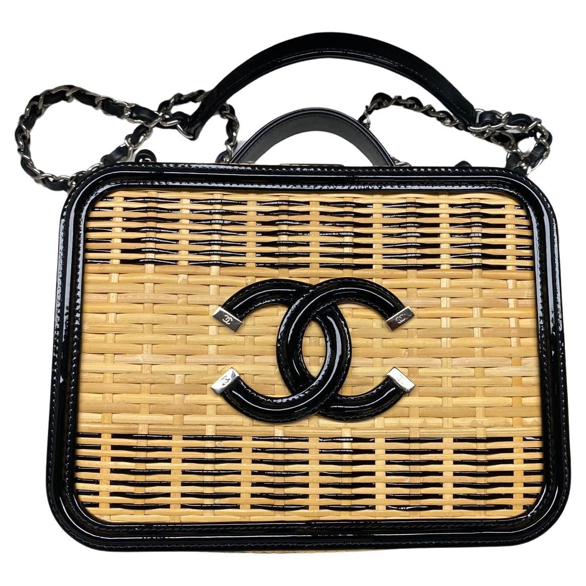 Chanel Rattan Patent CC Vanity Case in Beige and Black For Sale