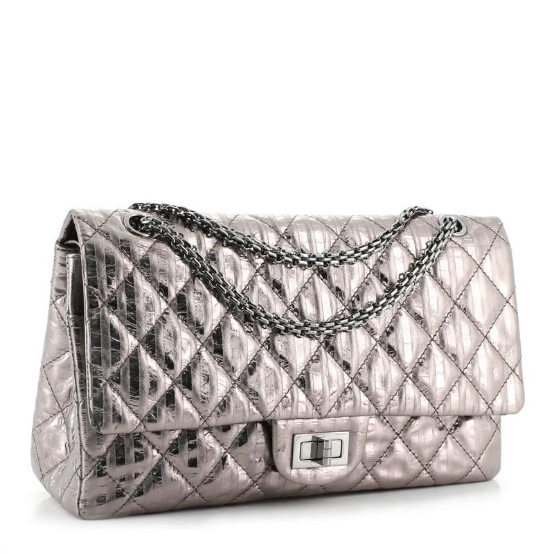 Chanel Rayures Reissue 2.55 Klappentasche aus gestepptem:: metallic gealtertem Kalbsleder 226 (Grau)