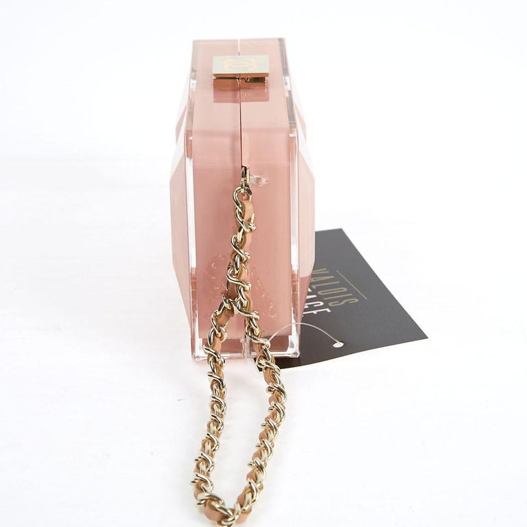 CHANEL Rectangular Clutch in Pink Plexiglass In Good Condition For Sale In Paris, FR