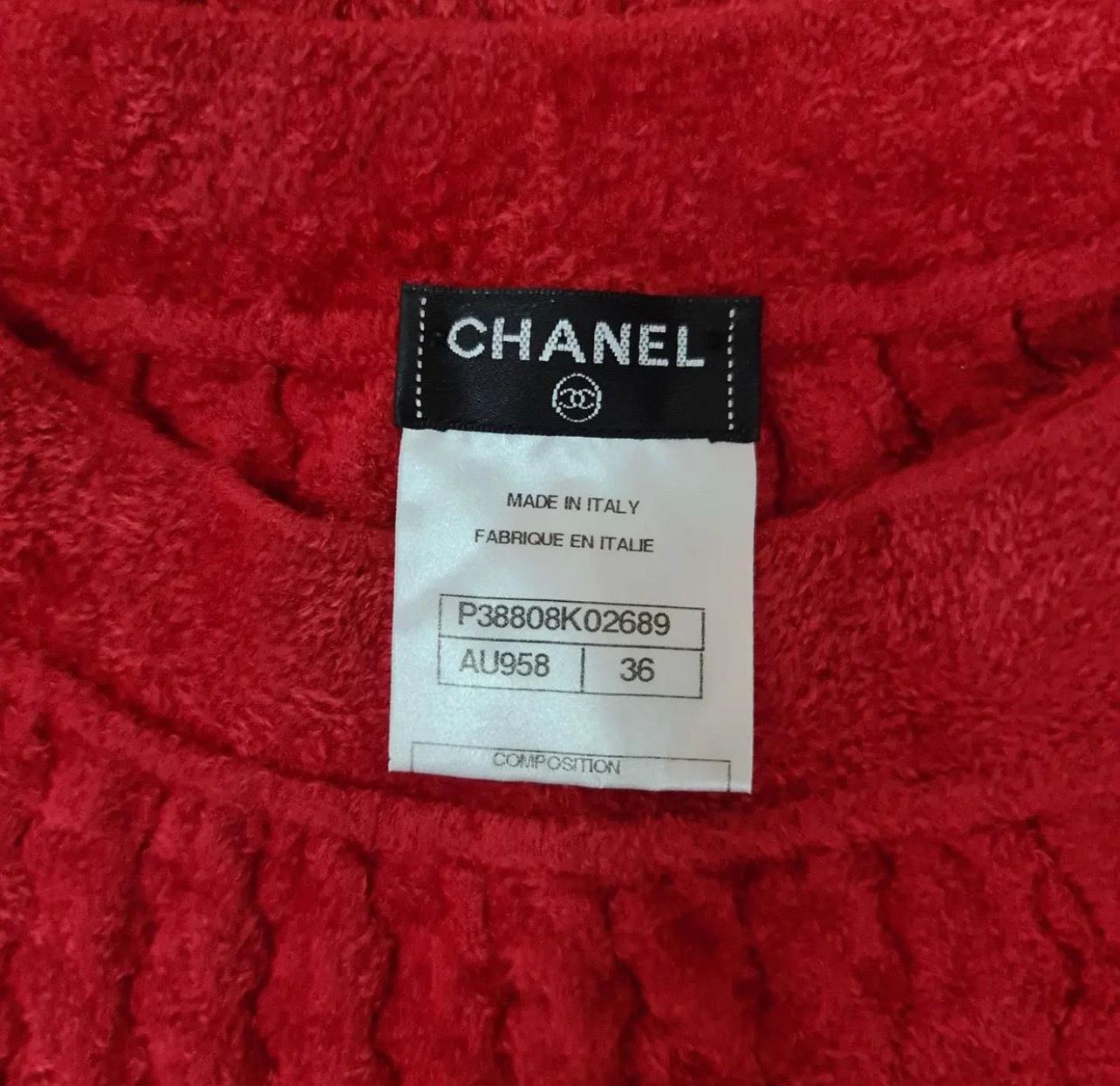 CHANEL Rotes 2010 SHANGHAI-Strickkleid im Angebot 1