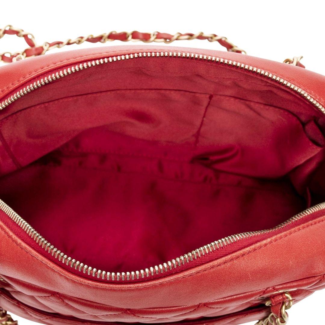 Women's or Men's Chanel Red 2013 CC Shoulder Bag For Sale