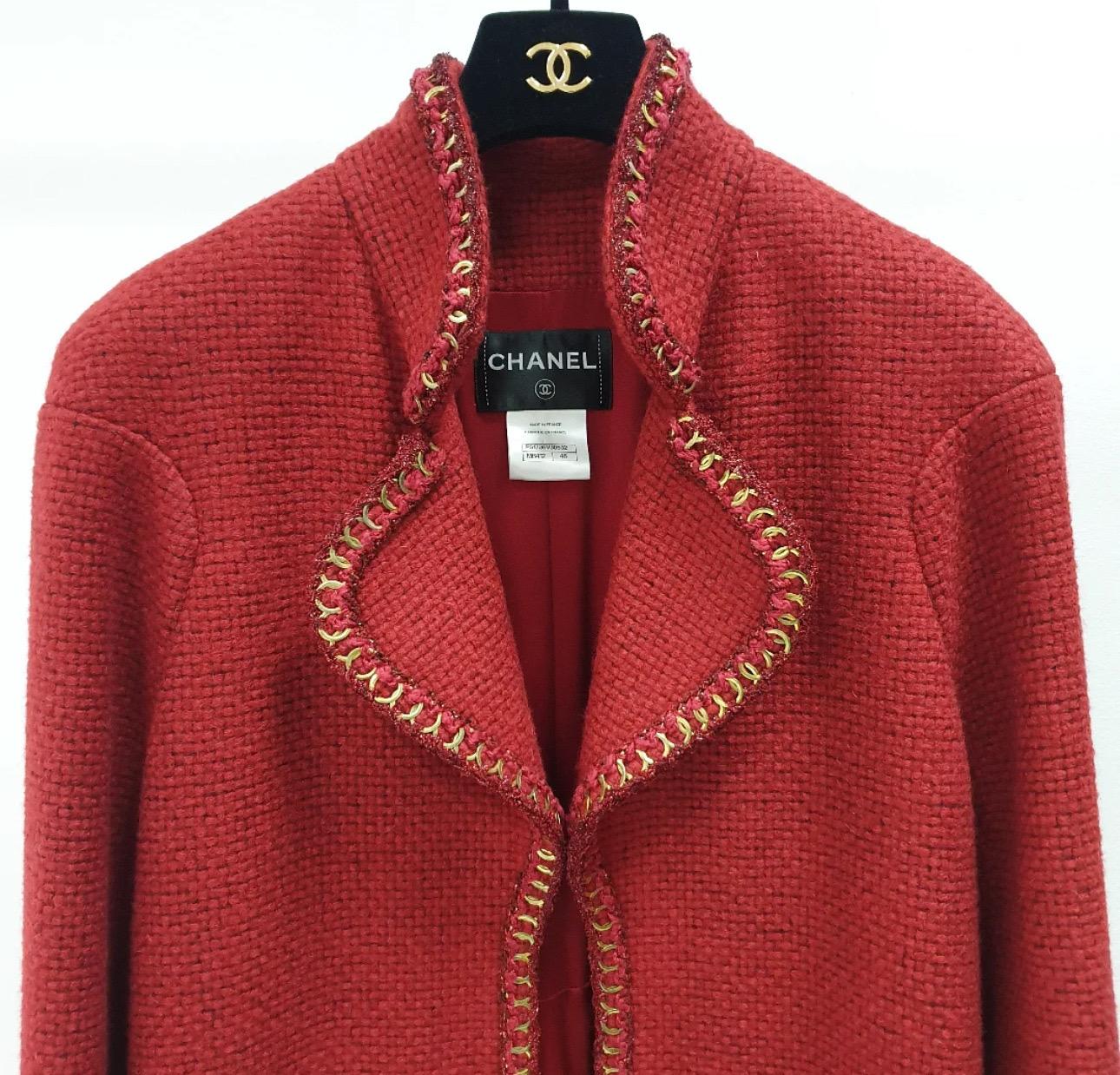 CHANEL RED 2015 SALZBURG CHAIN TRIM Mantel  Sz.46 im Zustand „Hervorragend“ im Angebot in Krakow, PL