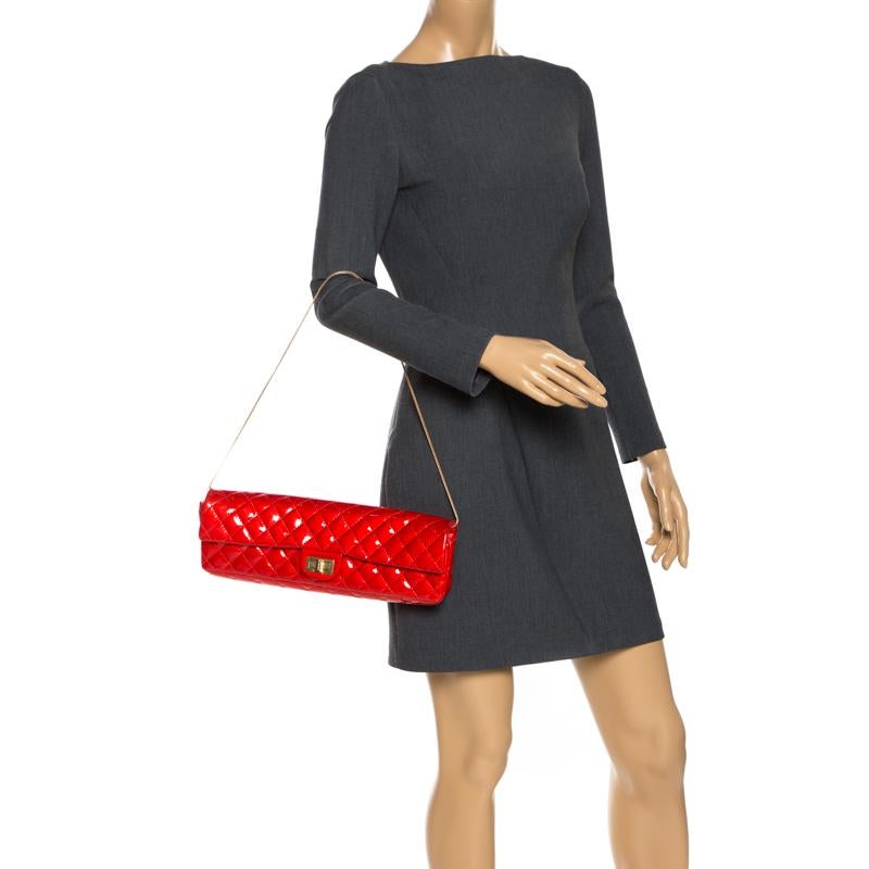 Chanel Red 2.55 Reissue Quilted Patent Leather East/West Clutch Bag In Good Condition In Dubai, Al Qouz 2