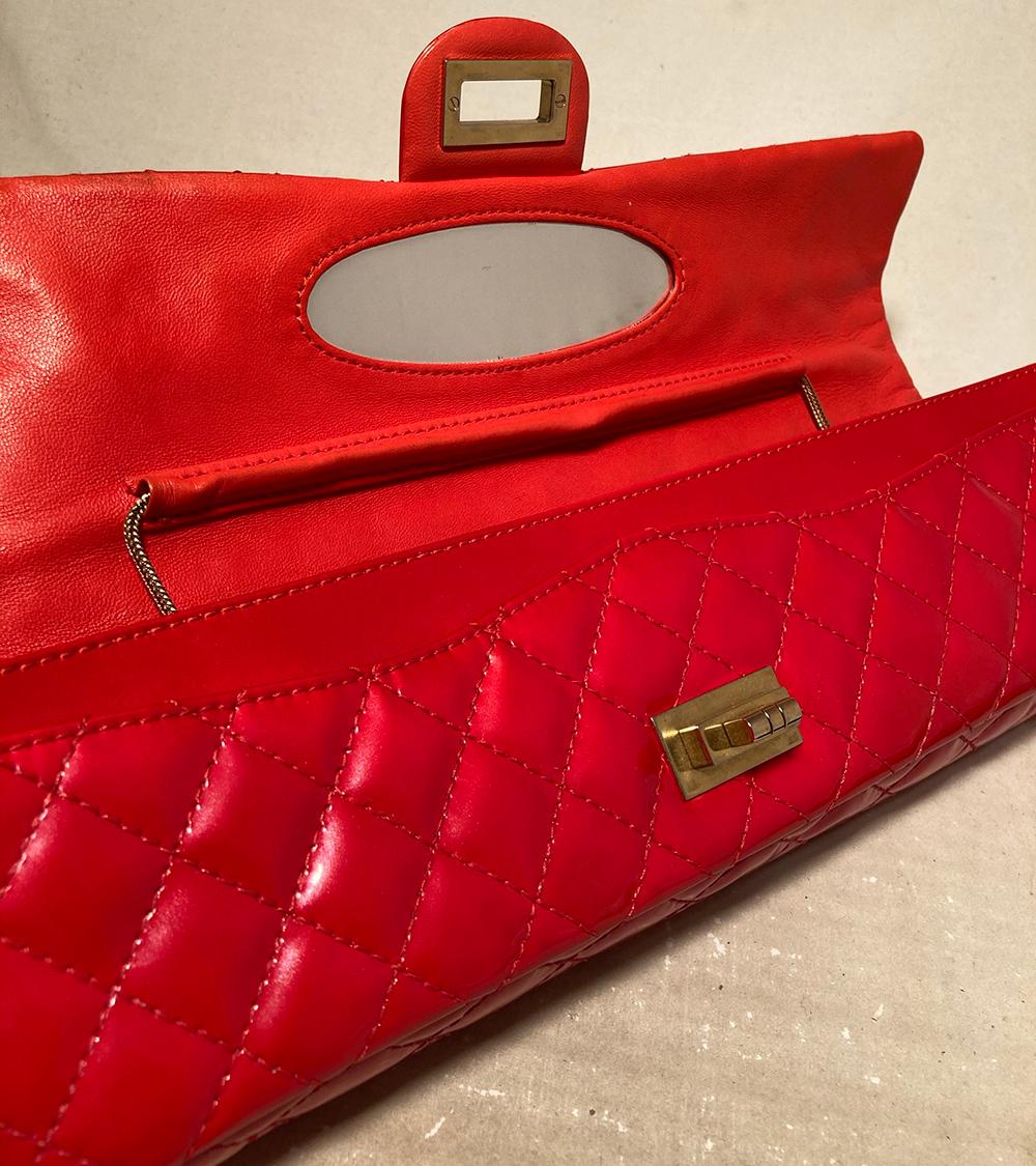 Chanel Red 2.55 Reissue Quilted Patent Leather East/West Clutch In Excellent Condition In Philadelphia, PA