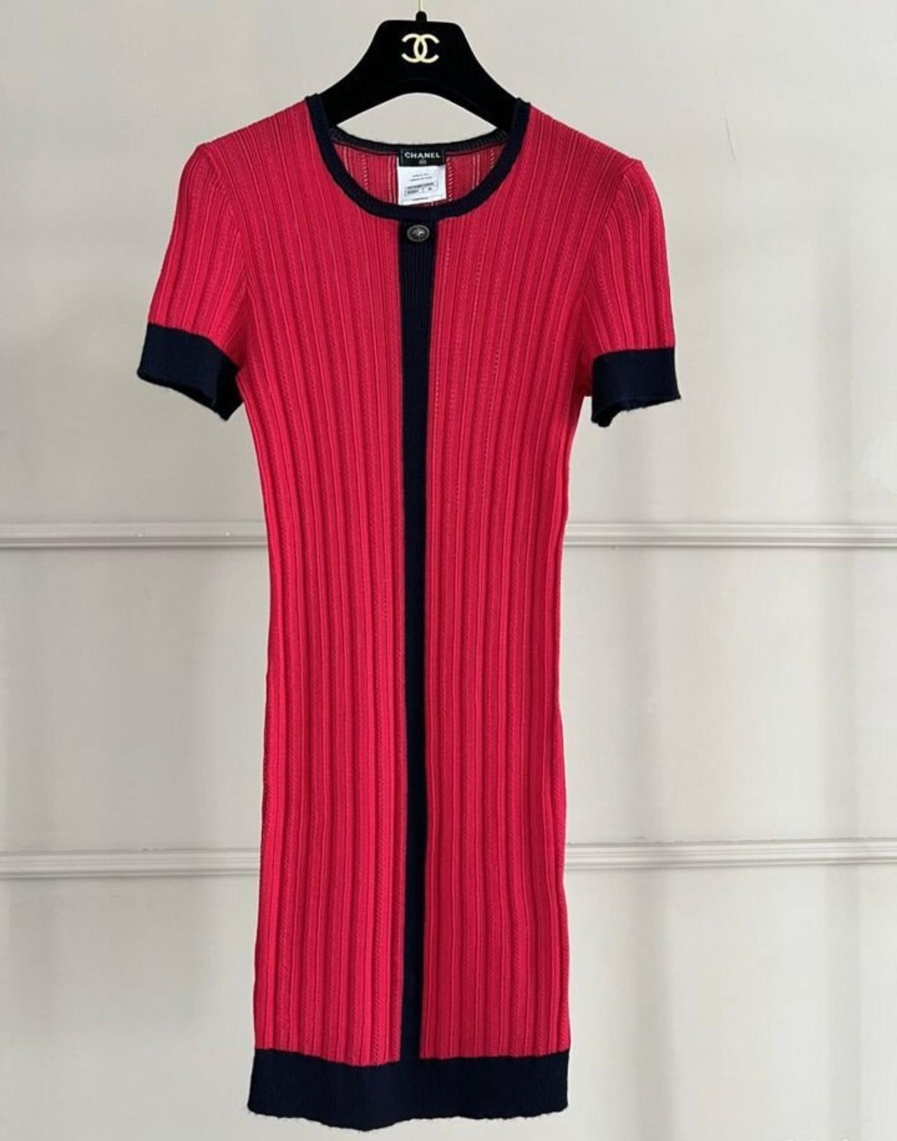 Chanel Red and Black CC Charm wonderful Dress.
Size mark 36 FR, pristine condition
