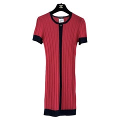 Chanel - Robe à breloques CC rouge et noir