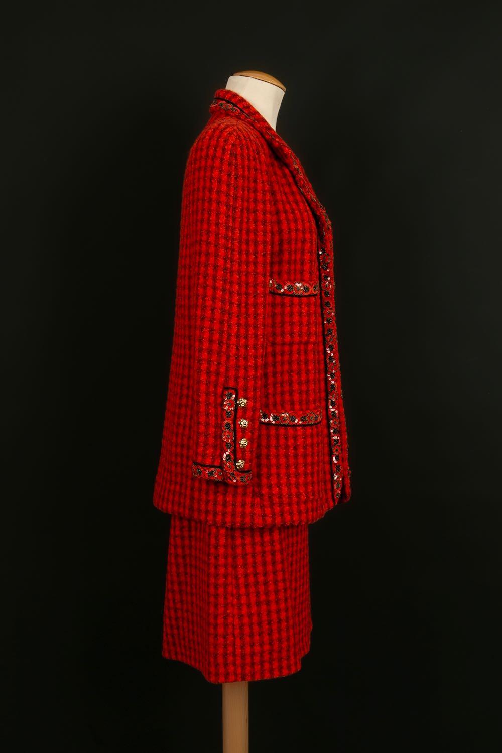 Chanel Red and Black Skirt Suit Autumn-Winter, 1990/91 In Excellent Condition For Sale In SAINT-OUEN-SUR-SEINE, FR