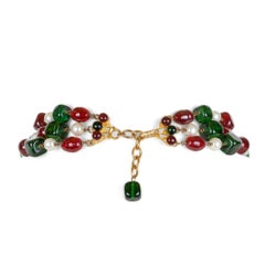 Collier à trois rangs Gripoix rouge et vert de Chanel