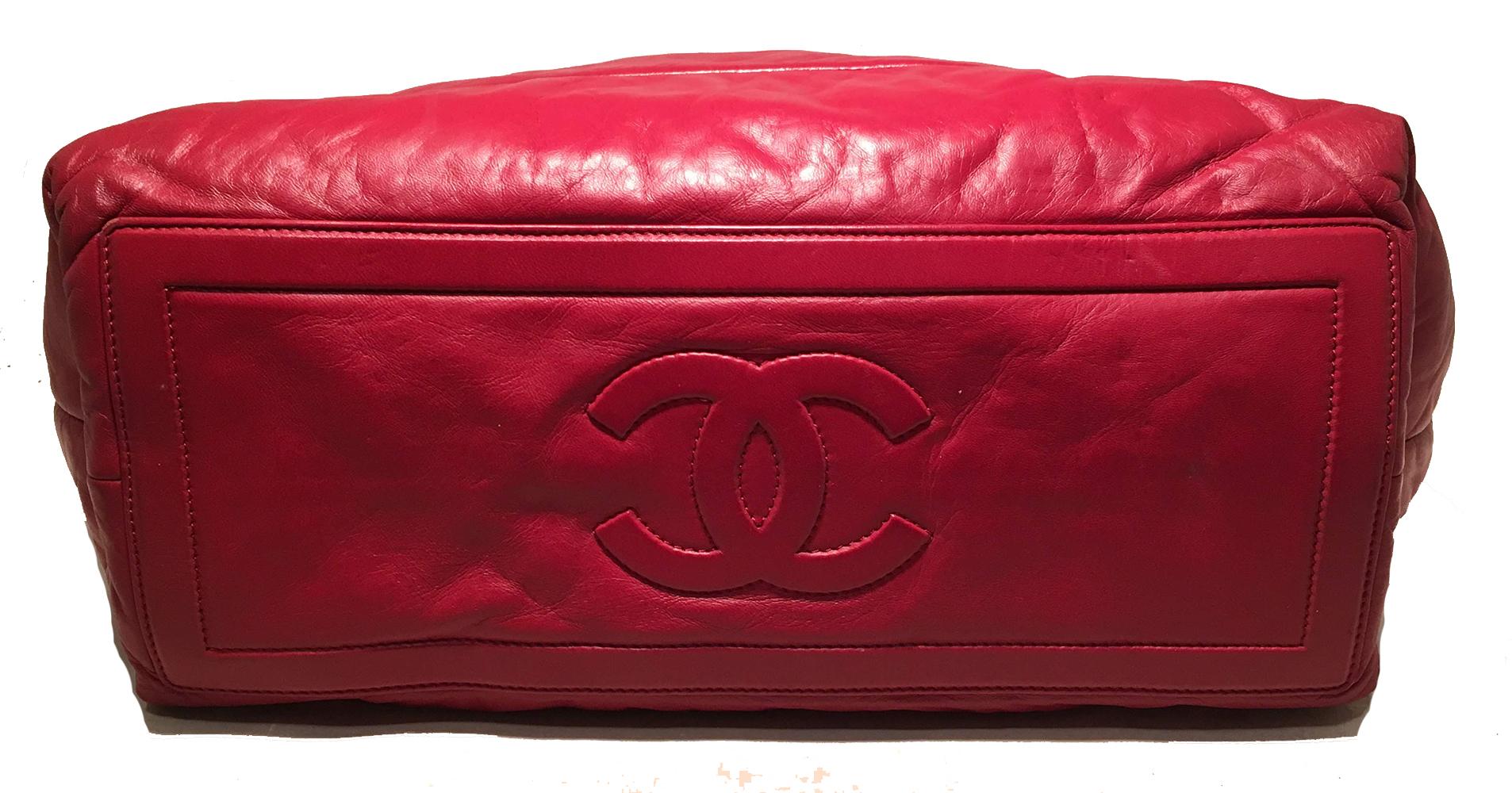 Chanel - Sac fourre-tout Cocoon en cuir moelleux rouge et bleu marine Bon état - En vente à Philadelphia, PA