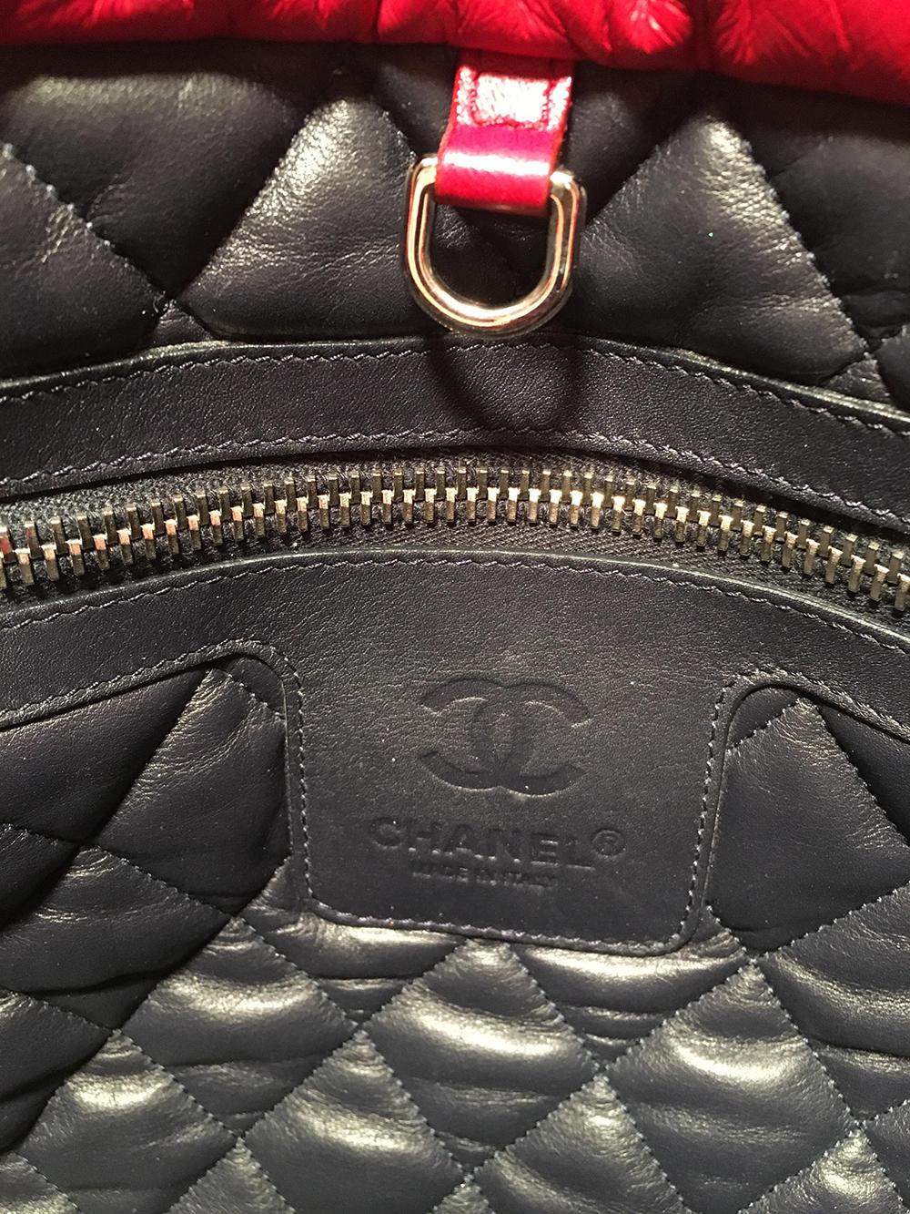 Chanel Red and Navy Puffy Leather Cocoon Tote Bag In Good Condition For Sale In Philadelphia, PA