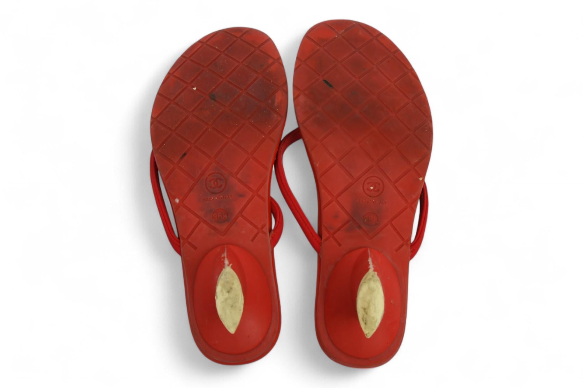 Chanel Red and White Rubber Kitten Heel Thong Sandals

Chanel Red and White Rubber Kitten Heel Thong Sandals featuring a bold and playful design with multicolor striped footbed in red, white, blue, and black. The thong straps are crafted in smooth