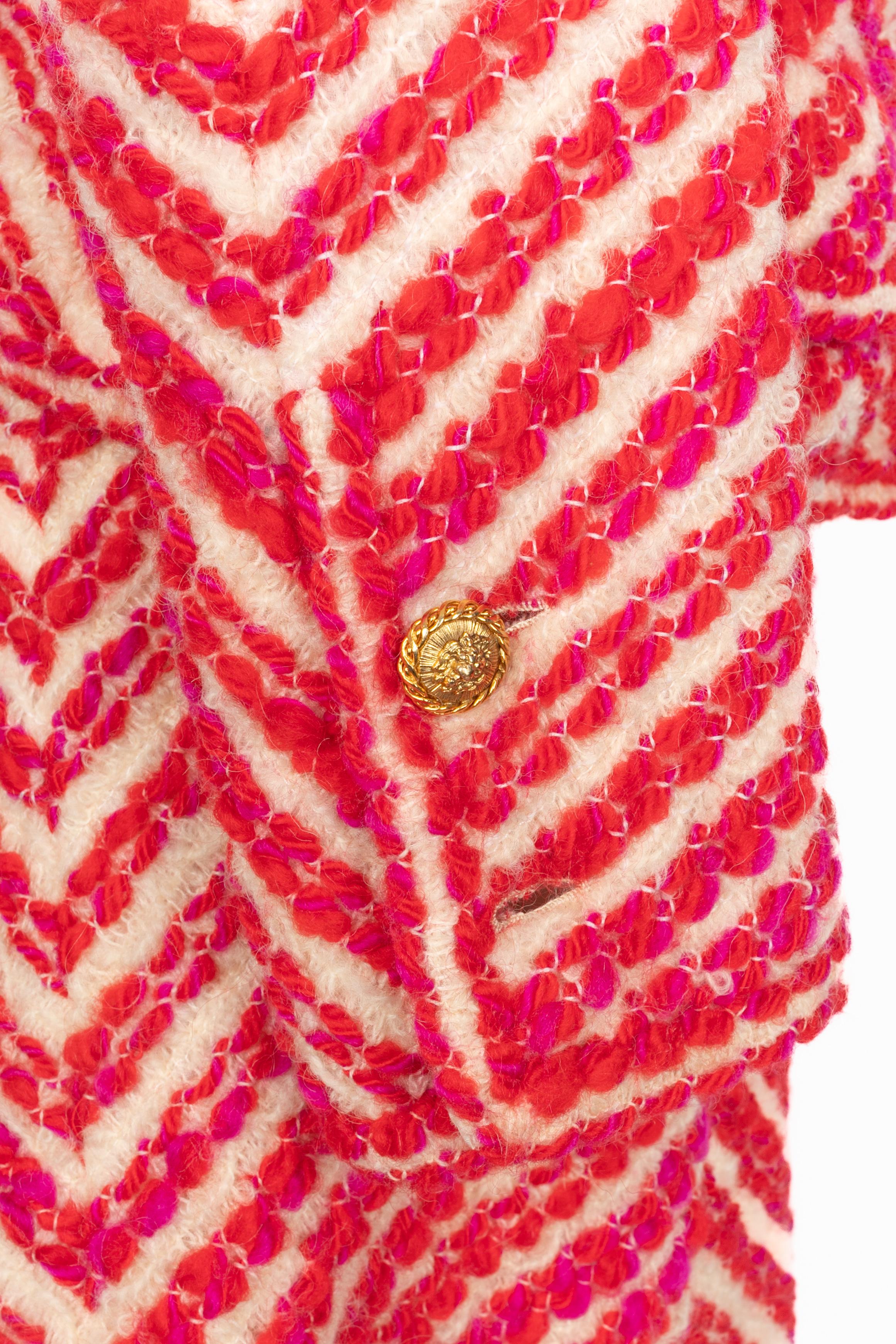 Traje rojo y blanco Chanel Alta Costura en venta 6