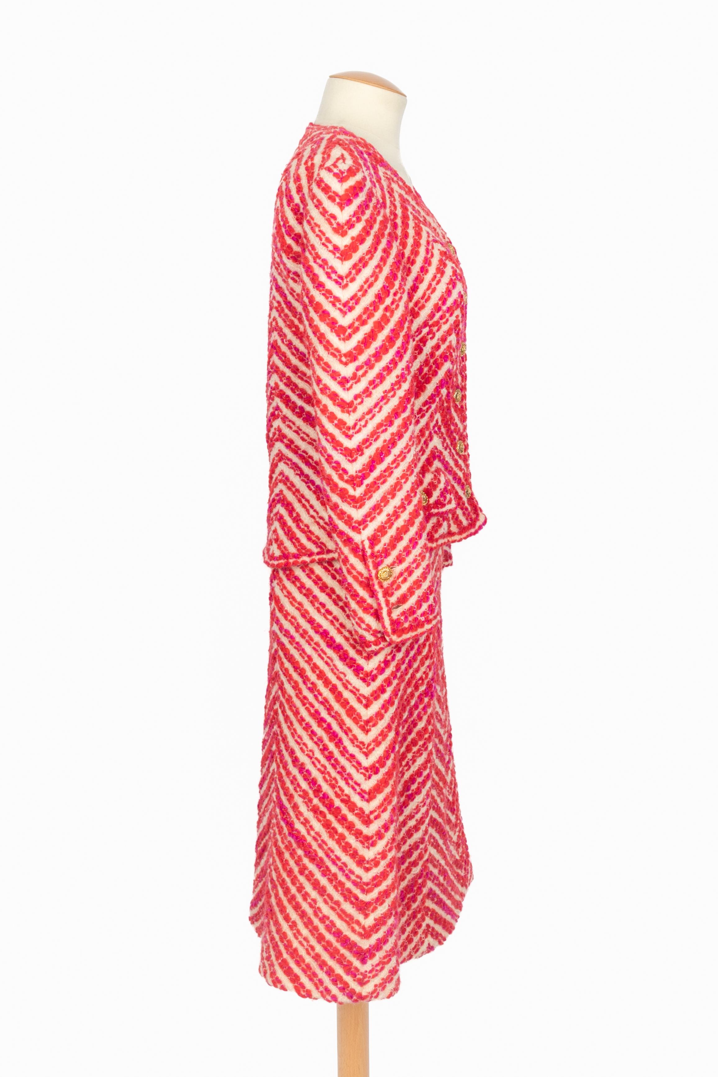 Traje rojo y blanco Chanel Alta Costura en venta 7