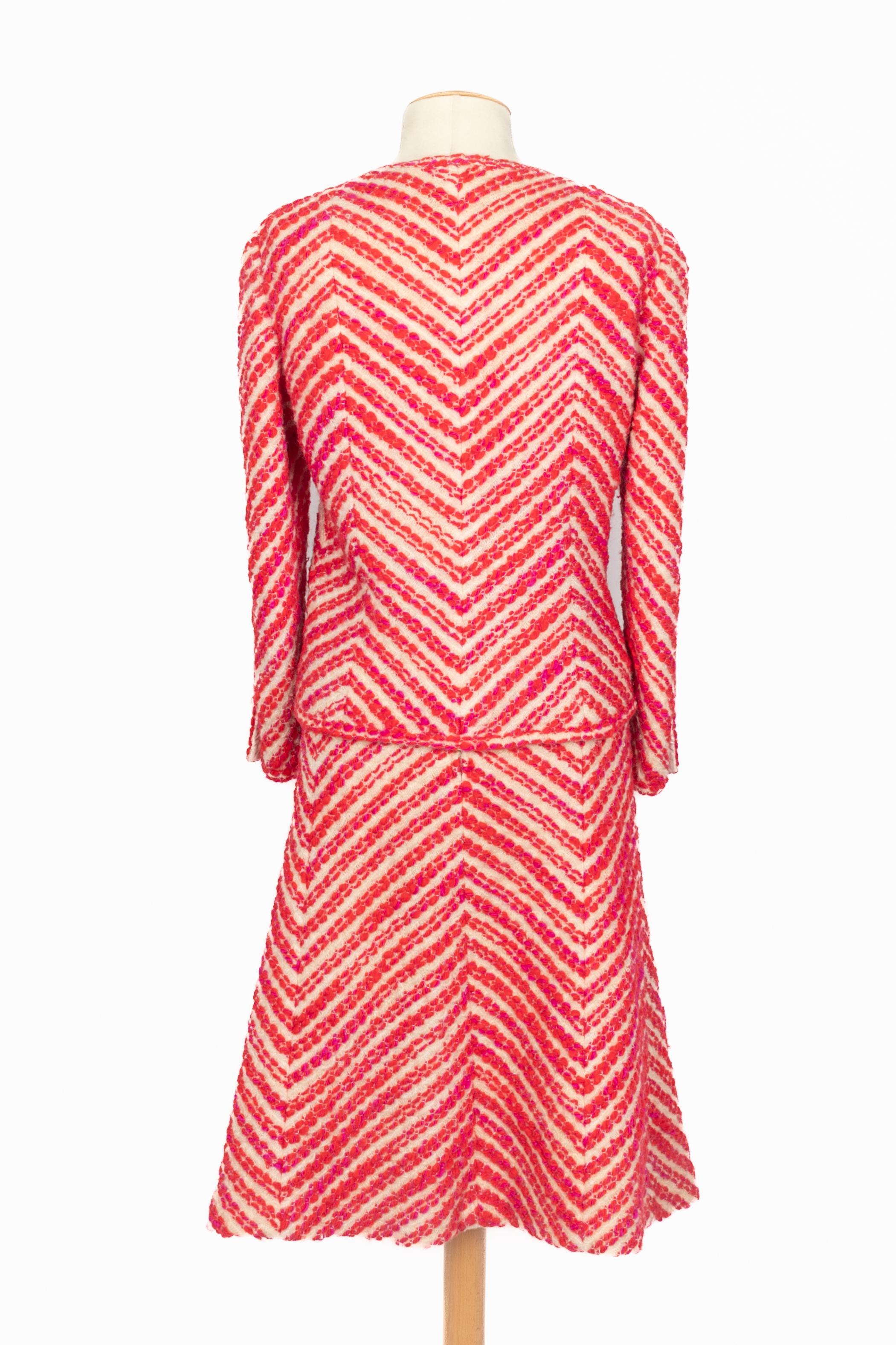 Traje rojo y blanco Chanel Alta Costura en venta 8